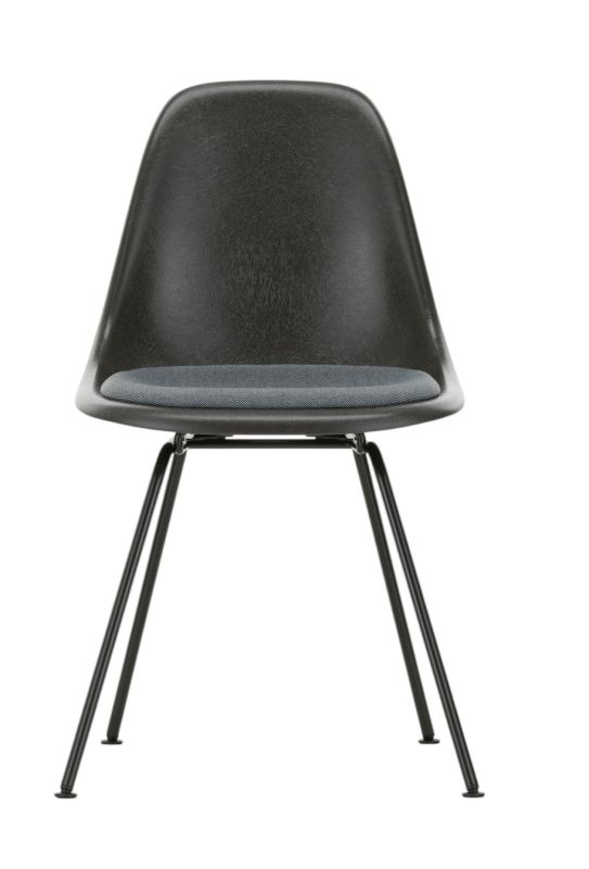Eames Fiberglass Chair DSX-stoel met zitkussen van Vitra