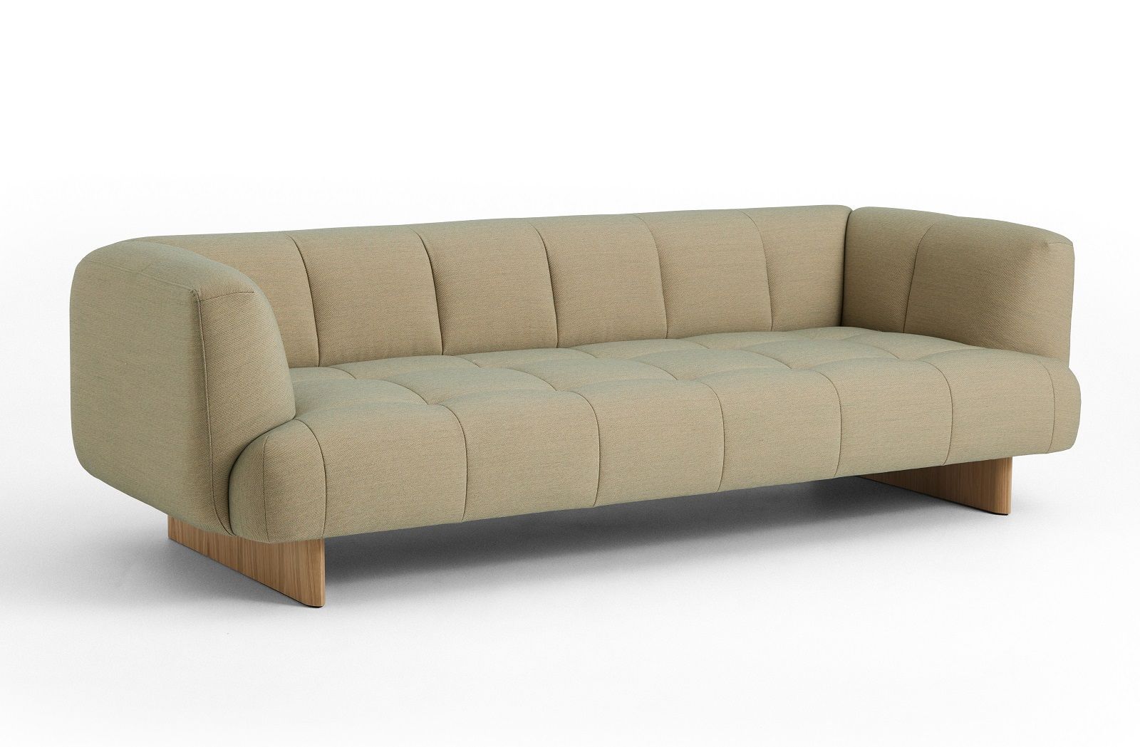 Beige Quilton Lift Sofa von Hay, modernes 3-Sitzer Sofa mit gesteppter Sitzfläche und Holzfüßen.