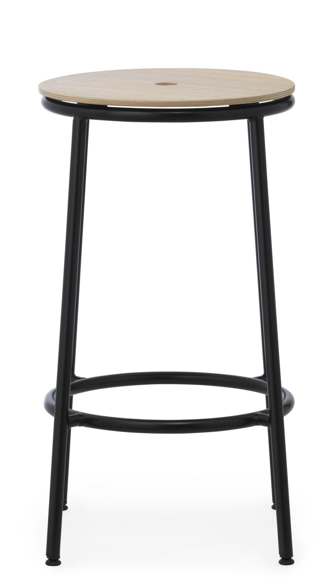 Circa Barstool H 75 cm von Normann Copenhagen mit schwarzem Gestell und hellem Holz-Sitz.