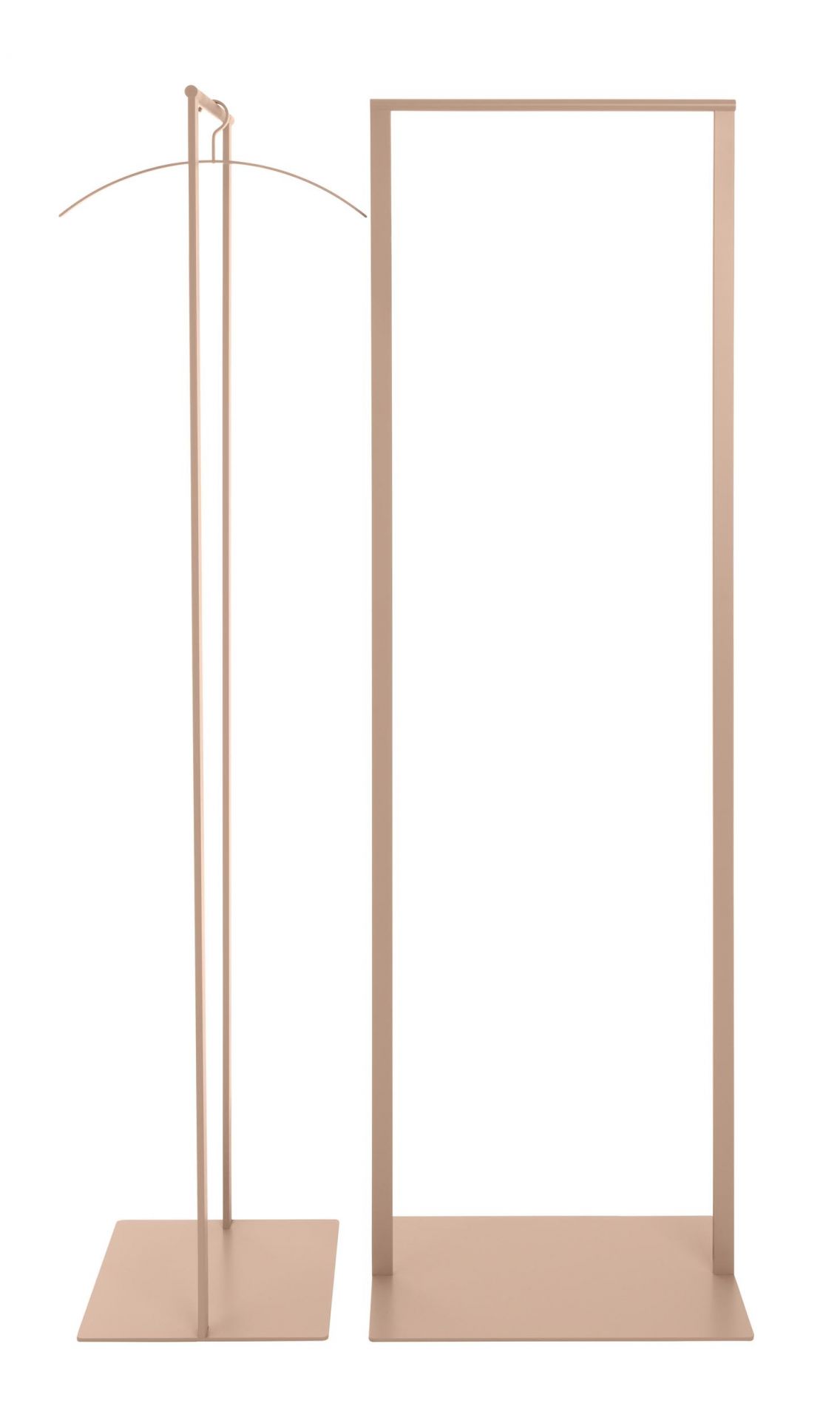 Schönbuch Slim Garderobenständer aus Metall in Rosé mit minimalistischem Design und Kleiderbügel für Jacken.