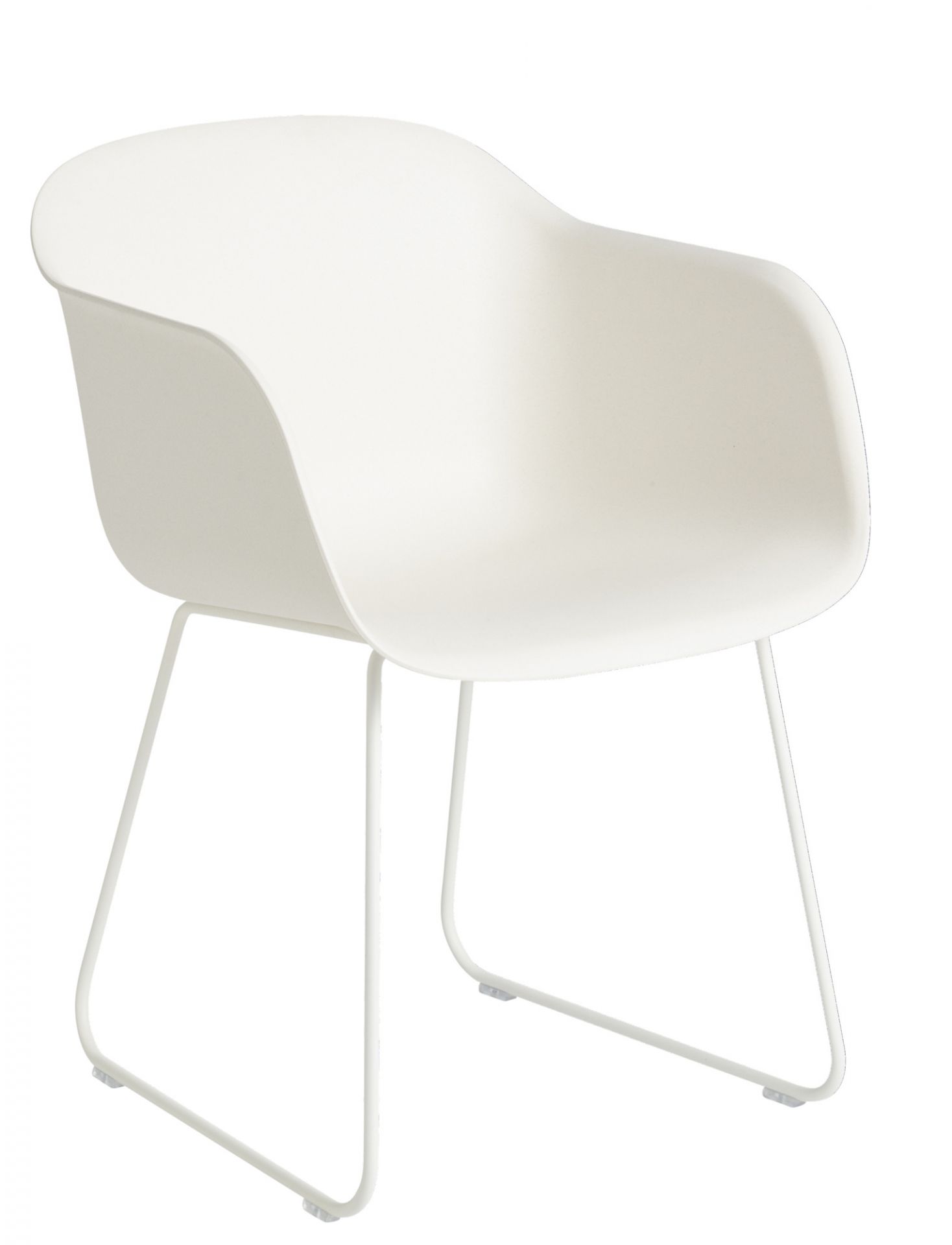 Weißer Fiber Armchair von Muuto mit Armlehnen und Kufengestell, moderner Designstuhl für Wohnzimmer.