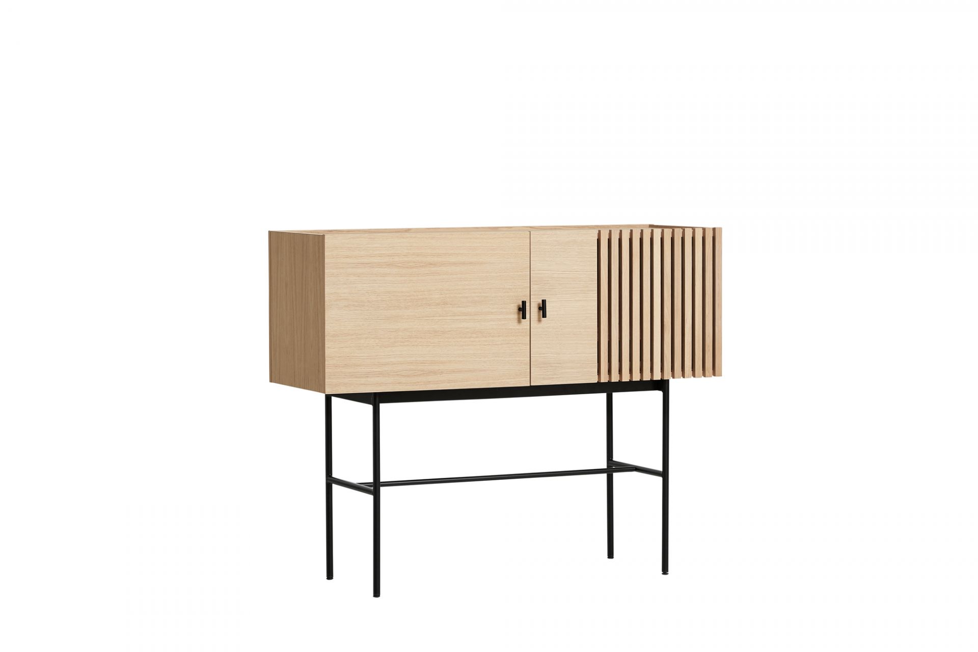 Array Sideboard von Woud (120cm) mit Holzfront und schwarzem Metallgestell, modernes Möbeldesign.
