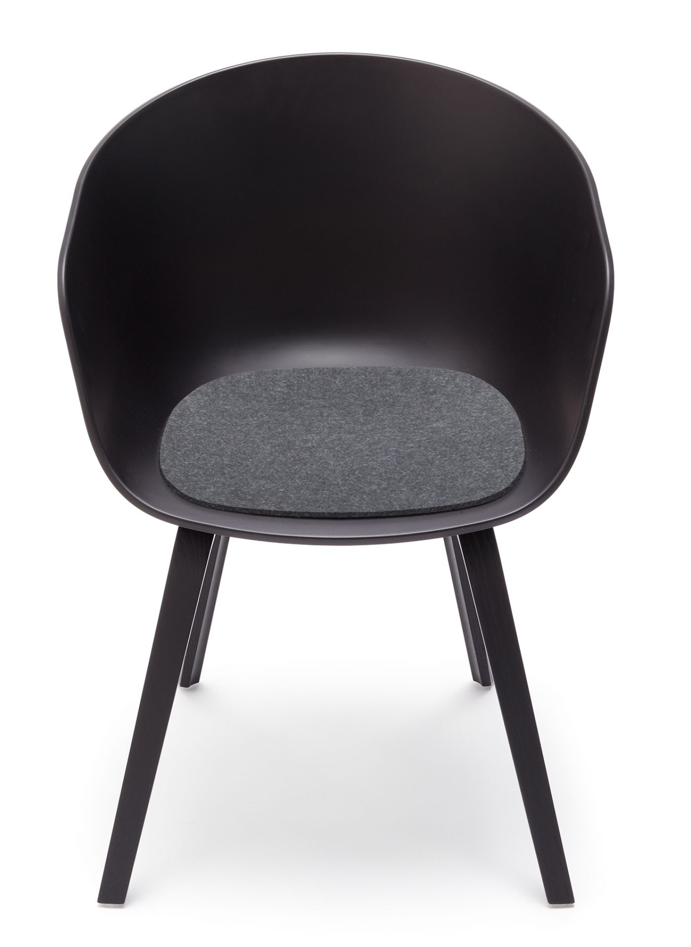 Schwarzer About A Chair AAC22 Stuhl mit taupefarbener Filz Sitzauflage von Hey Sign.