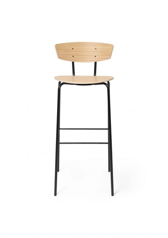 Herman Barstuhl von Ferm Living, Holz und schwarzes Metall, modernes Design für Küche und Bar.