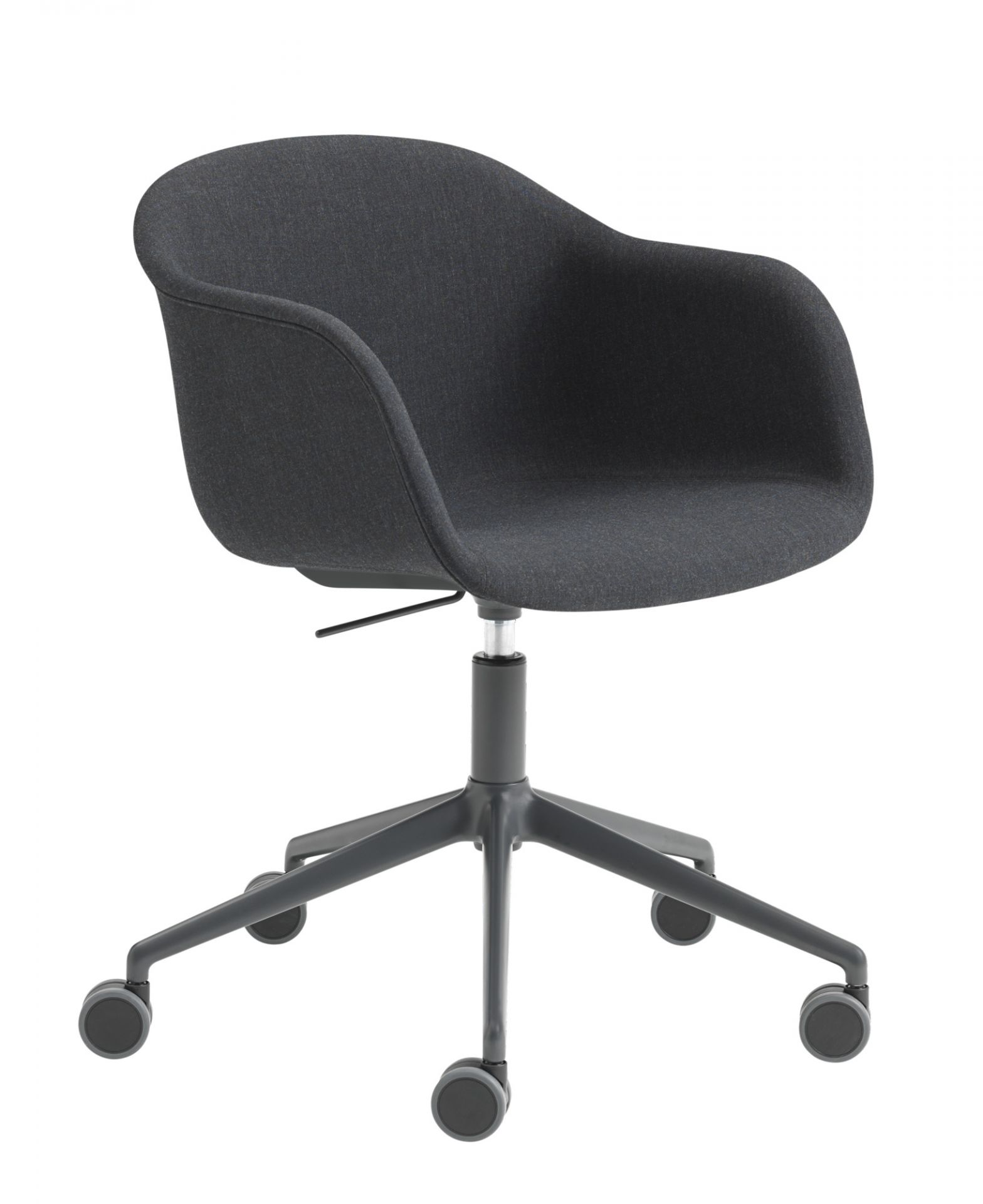 Muuto Fiber Armchair, grauer Bürostuhl mit Drehfuß und Rollen, höhenverstellbar und gepolstert.