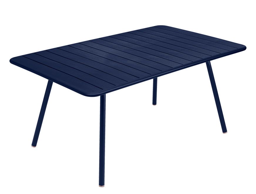 Blauer Luxembourg Tisch von Fermob für den Außenbereich, Gartentisch mit Lattenrost und vier Beinen.