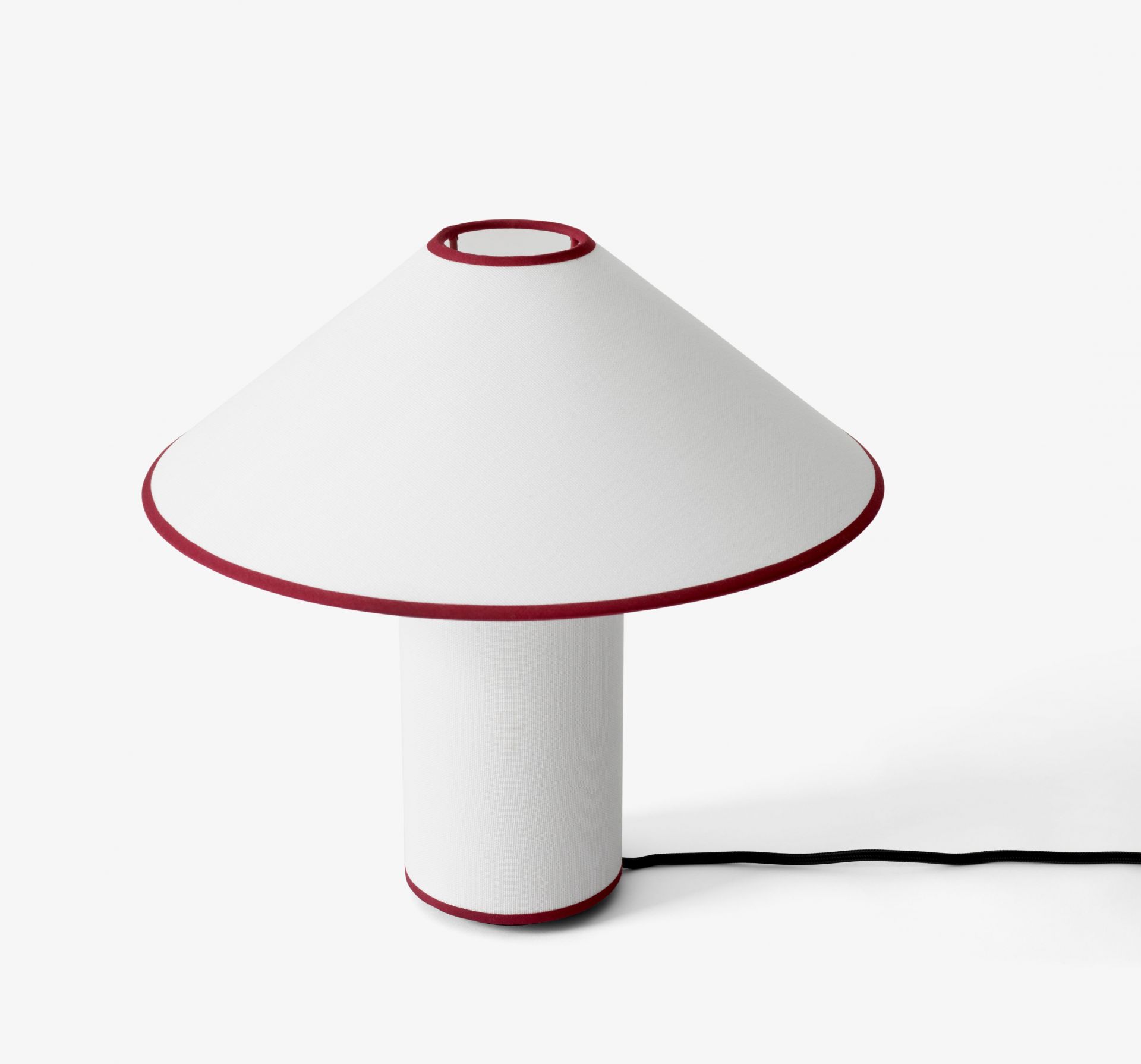 AndTradition Colette ATD6 Tischleuchte in Weiß mit rotem Rand, moderne Pilzlampe für Nachttisch oder Schreibtisch.