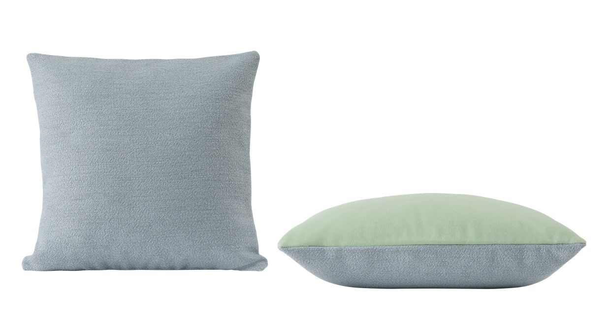 Muuto Mingle Cushion Kissen, hellblau und hellgrün, Vorder- und Seitenansicht, Dekokissen für Sofa und Bett.
