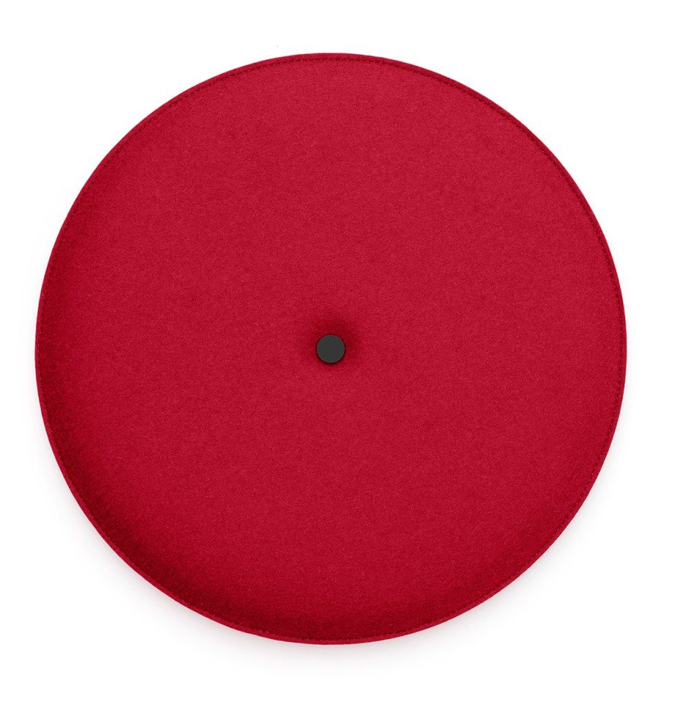 Rotes, rundes HEY-SIGN Akustik Wandelement aus Filz mit Knopf in der Mitte, zur Schallabsorption.