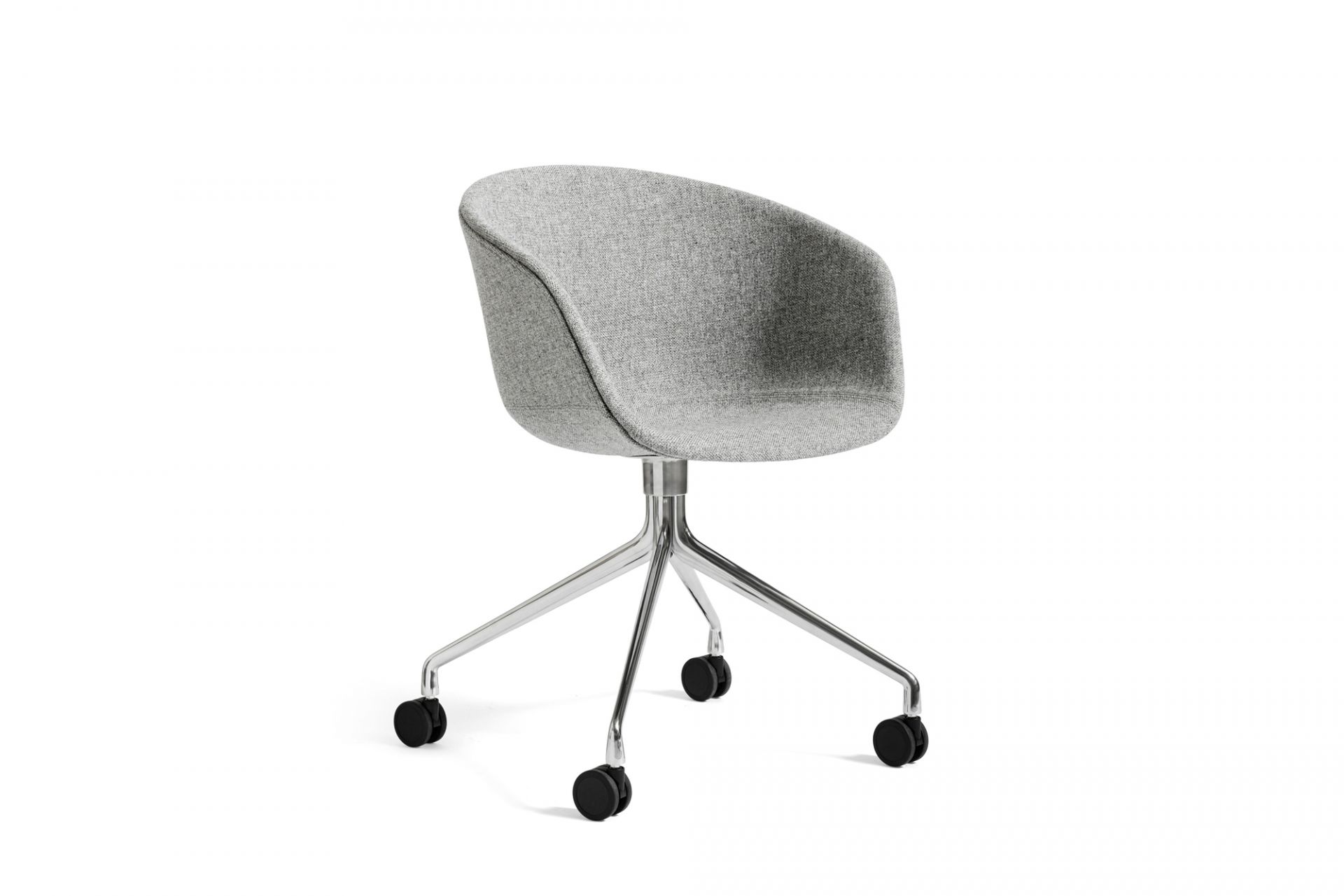 About A Chair AAC25 Stuhl von Hay, vollgepolstert in Grau mit Rollen.