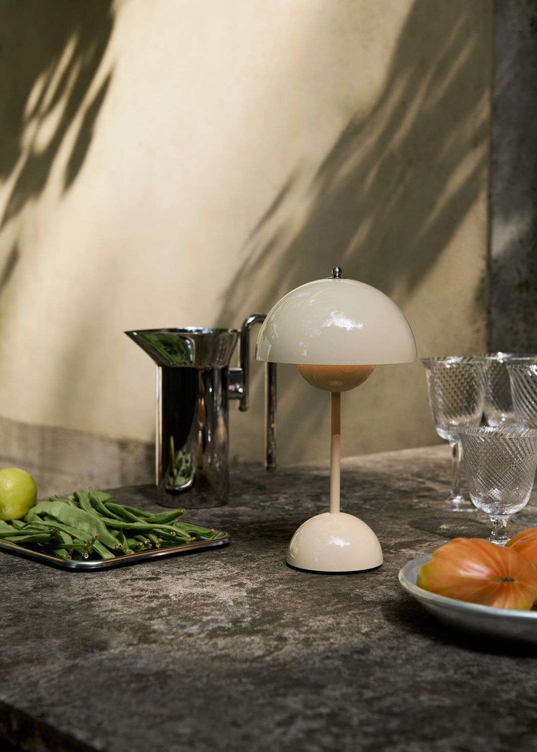 Flowerpot VP9 draagbare acculamp / tafellamp met USB-aansluiting van AndTradition