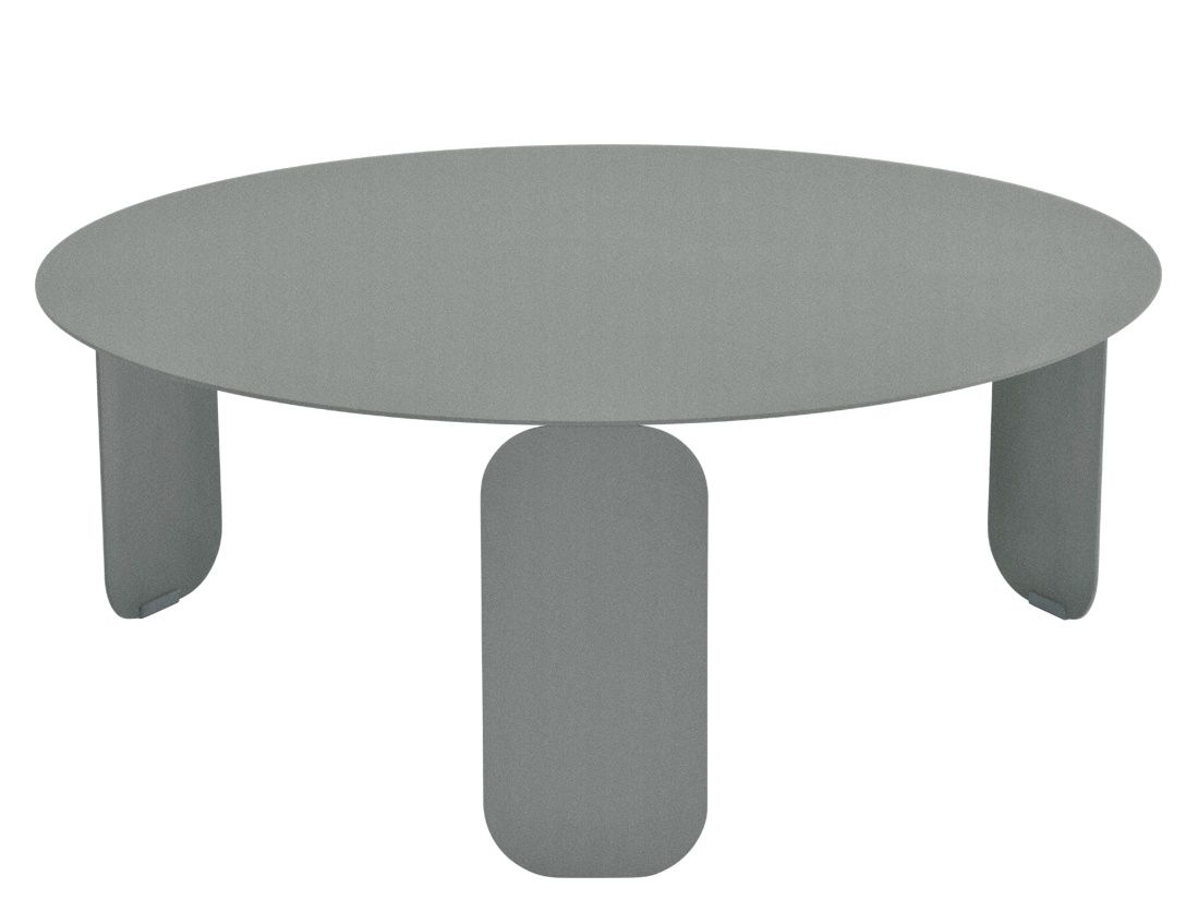 Grauer Bebop Tisch von Fermob, ein moderner, runder Outdoor-Tisch mit drei Beinen.