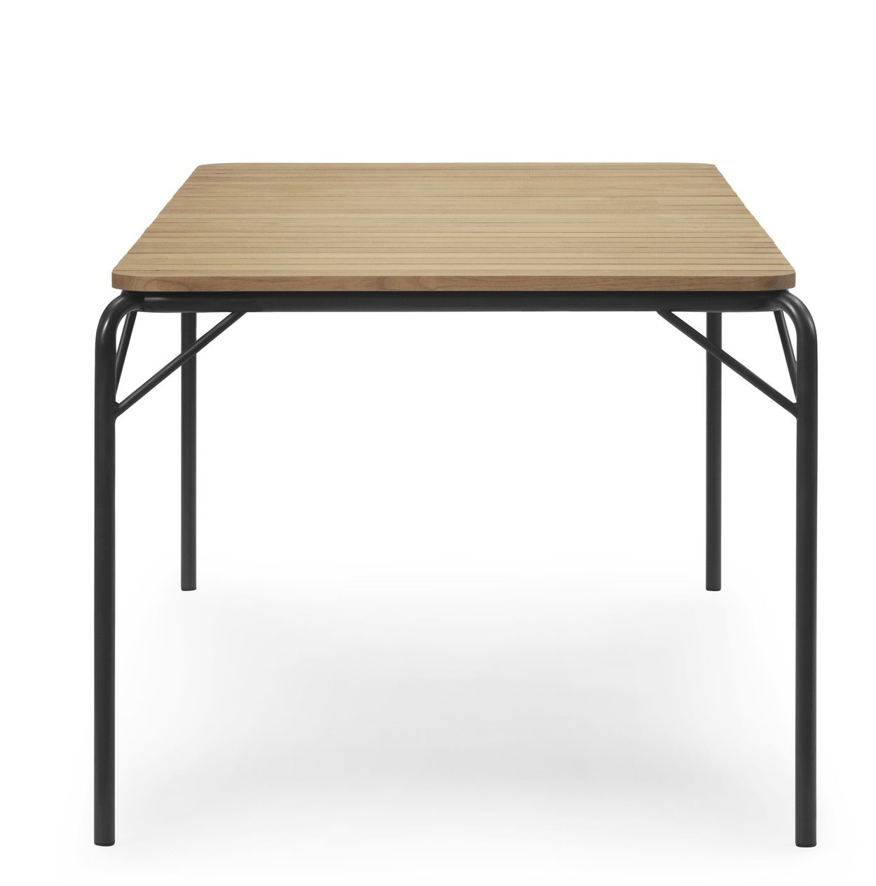 Vig Table 90 x 200 cm von Normann Copenhagen, quadratischer Gartentisch mit Holzplatte und schwarzem Metallgestell.