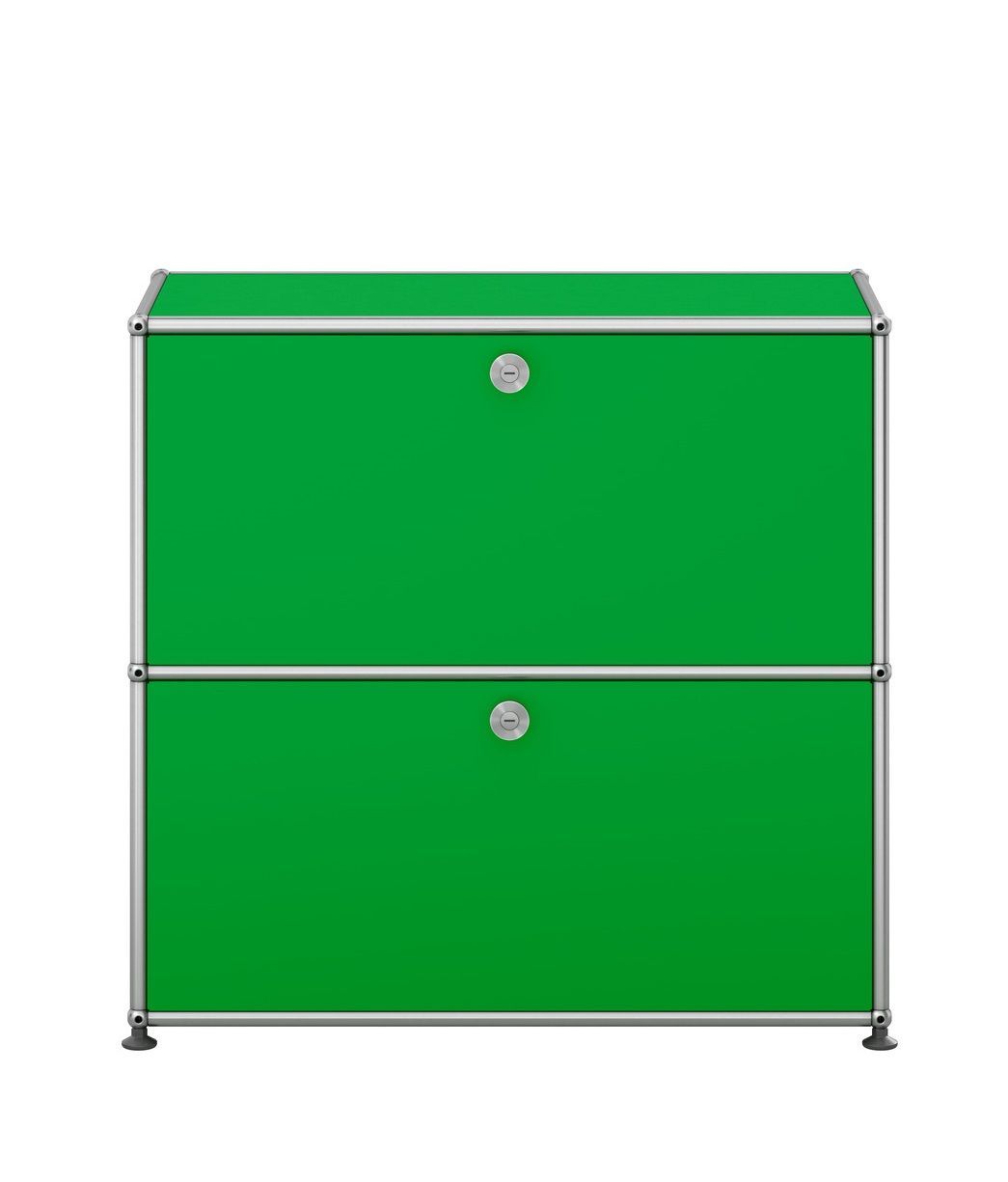 Kleines, grünes USM Haller Sideboard mit zwei abschließbaren Fächern und verchromtem Gestell.