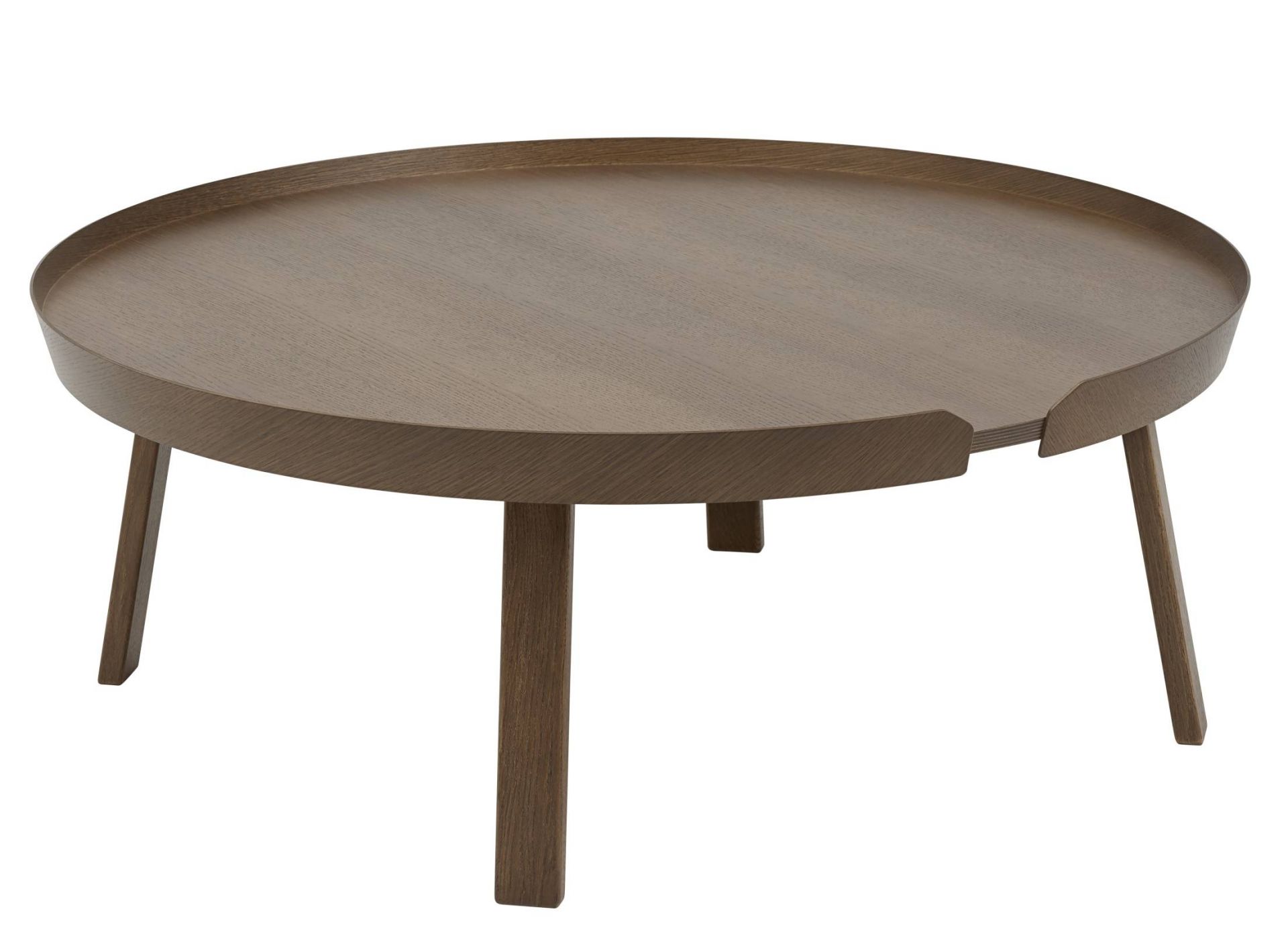 Muuto Around Coffee Table Extra Large aus Holz in brauner Farbe mit drei Beinen.