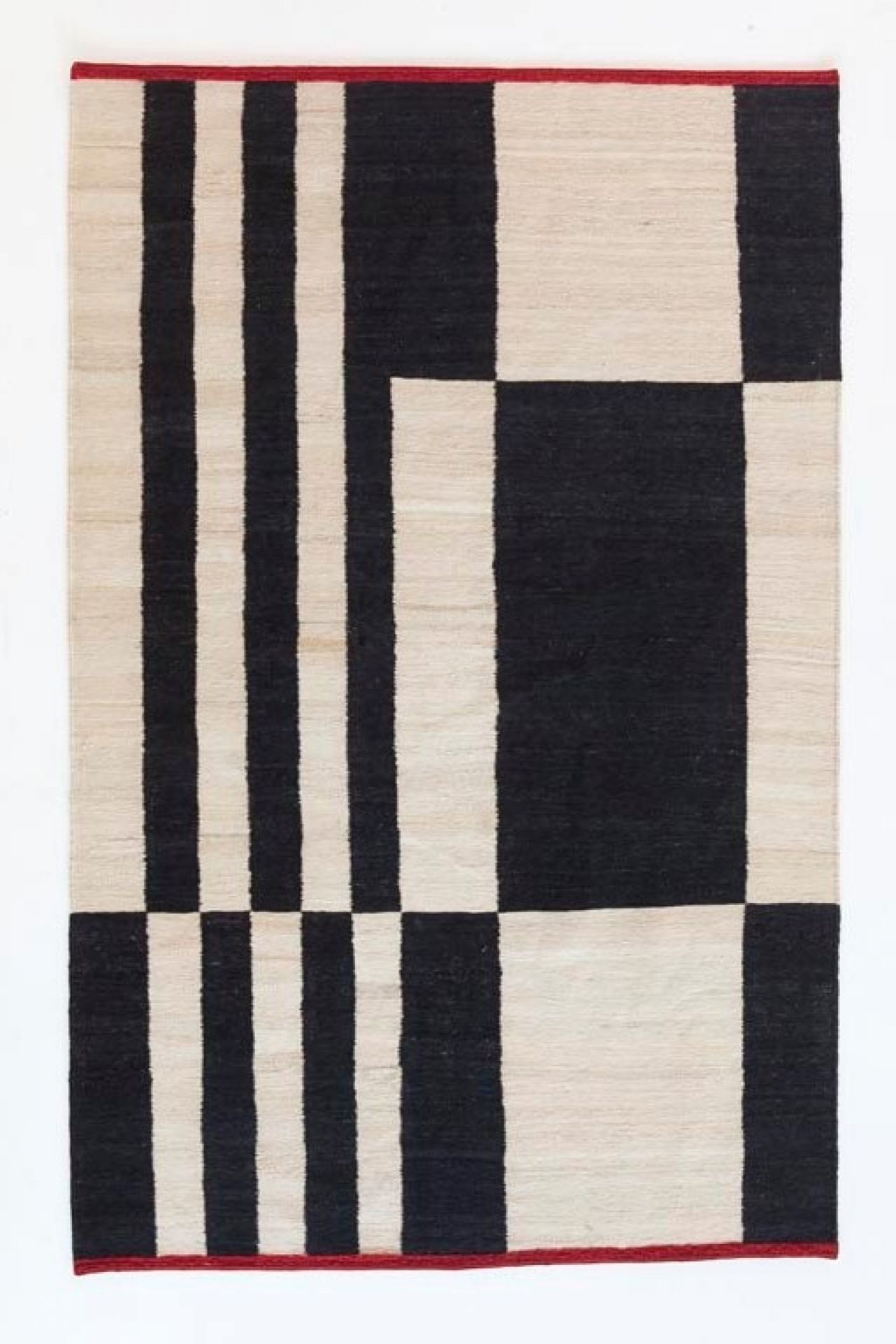 Nanimarquina Teppich Mélange Stripes, 170x240 cm, mit abstraktem Streifenmuster in Schwarz und Beige.