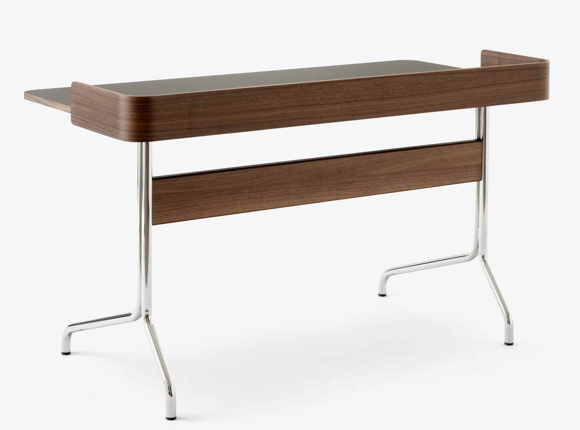 Pavilion AV16 Schreibtisch von AndTradition mit Holzplatte und verchromtem Stahlgestell, modernes Design für Büro und Arbeitszimmer.