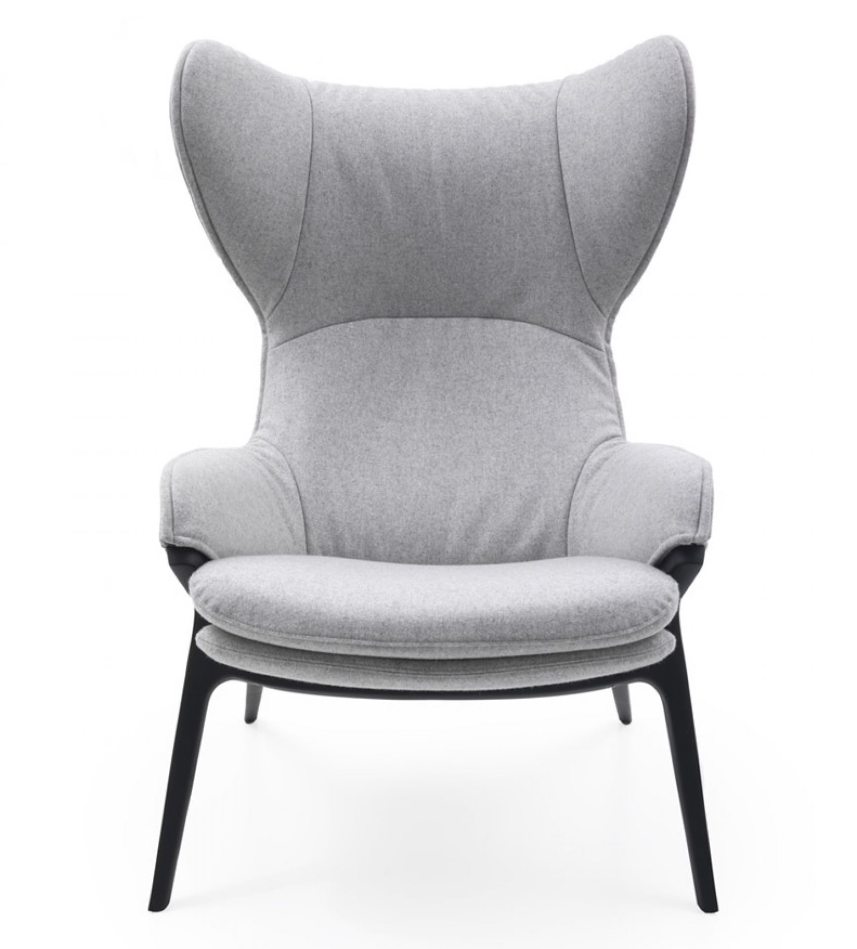 Grauer 395 P22 Sessel von Cassina mit hoher Rückenlehne und schwarzem Holzgestell, Frontansicht.