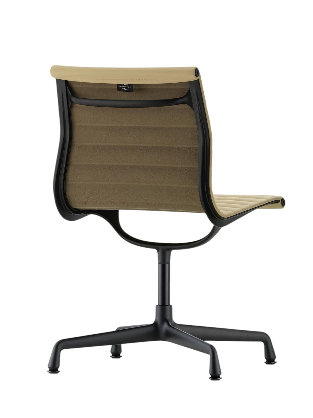 Rückansicht des Vitra Aluminium Chair EA 101 in Beige und Schwarz, Bürostuhl mit Drehfuß.