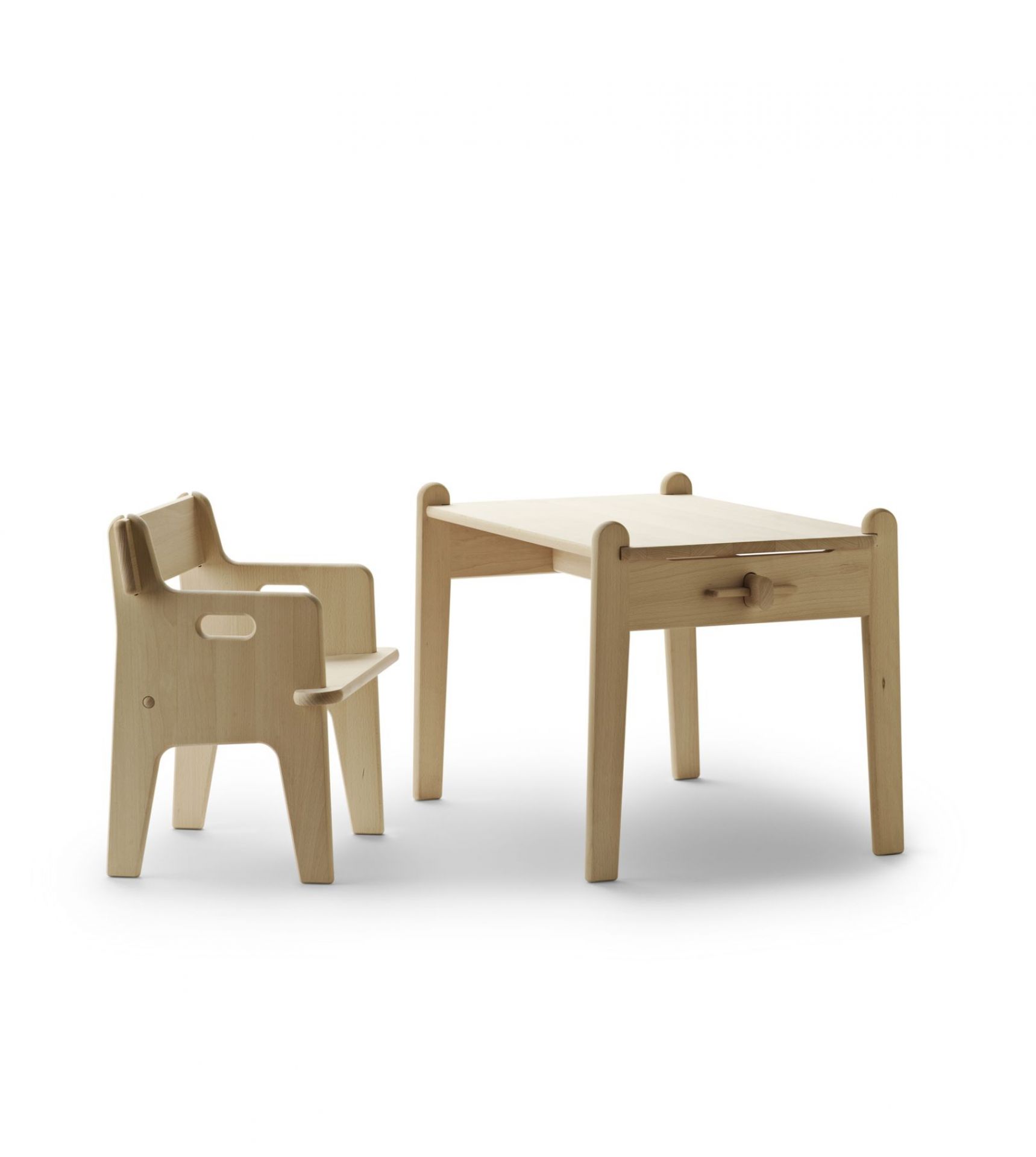 CH411 Kindertisch und Stuhl von Carl Hansen & Søn aus hellem Holz.