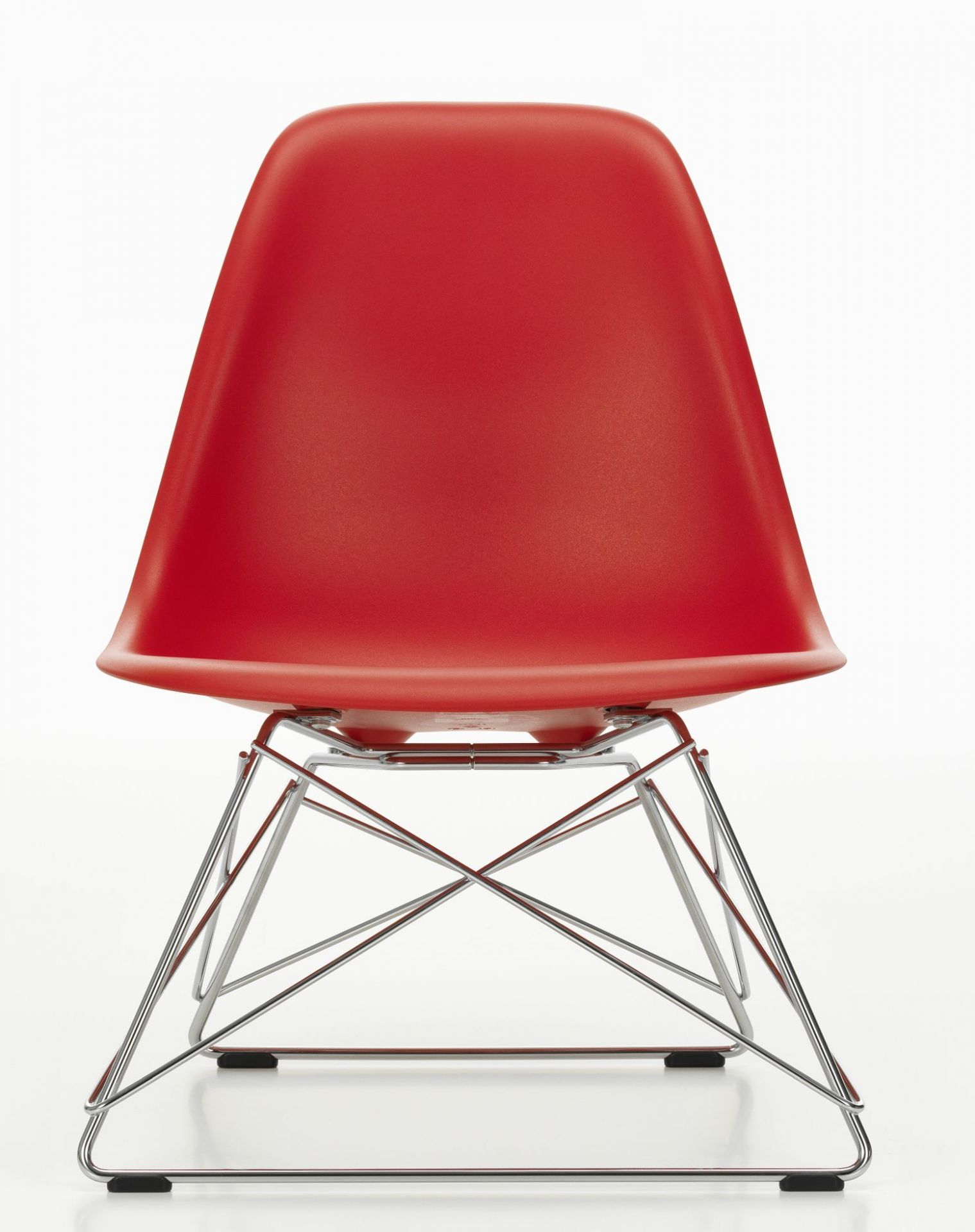 Roter Eames Plastic Side Chair LSR Stuhl von Vitra mit verchromtem Drahtgestell, Frontansicht.