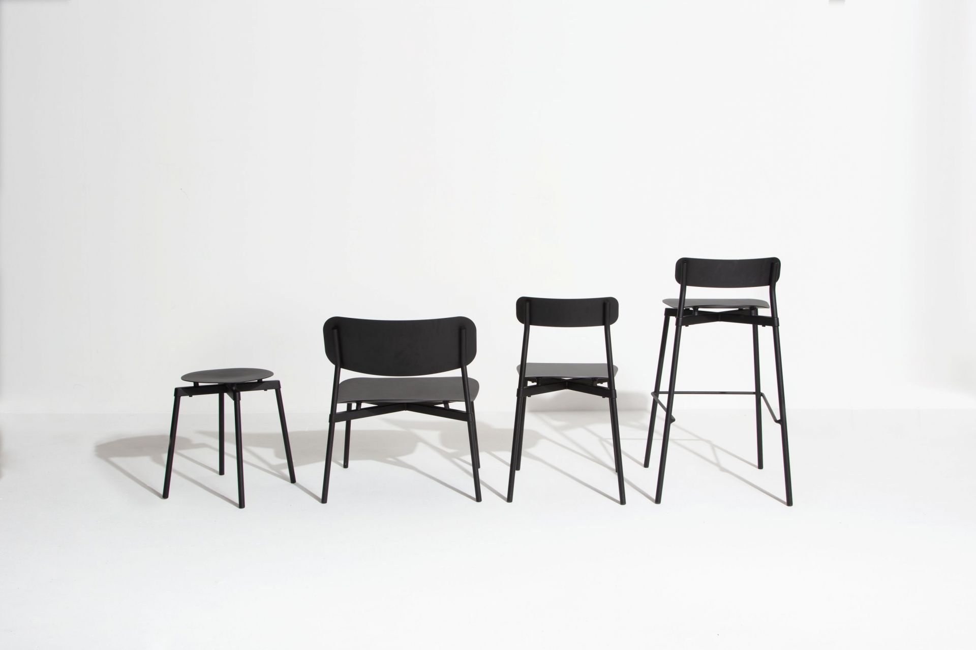 Schwarzer Fromme Barstool Barhocker von Petite Friture, minimalistisches Design für Küche oder Bar.