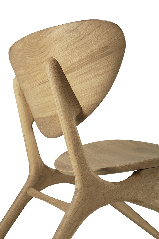 Detailaufnahme des Eye Loungesessels von Ethnicraft aus Eiche, zeigt die Rückenlehne und Sitzfläche.