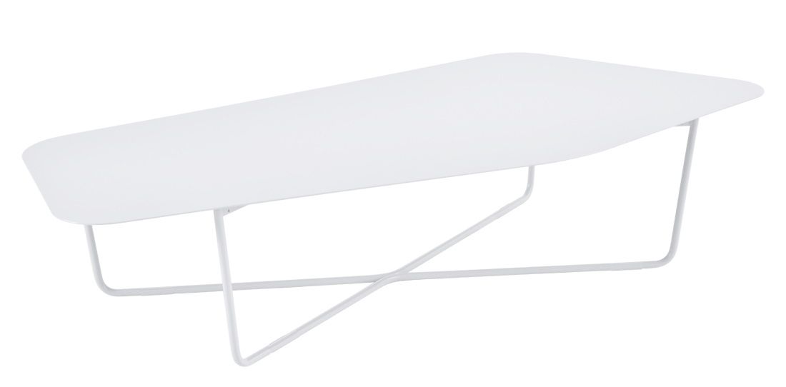 Weißer Ultrasofa Outdoor Tisch von Fermob, ein moderner, niedriger Beistelltisch für den Garten.