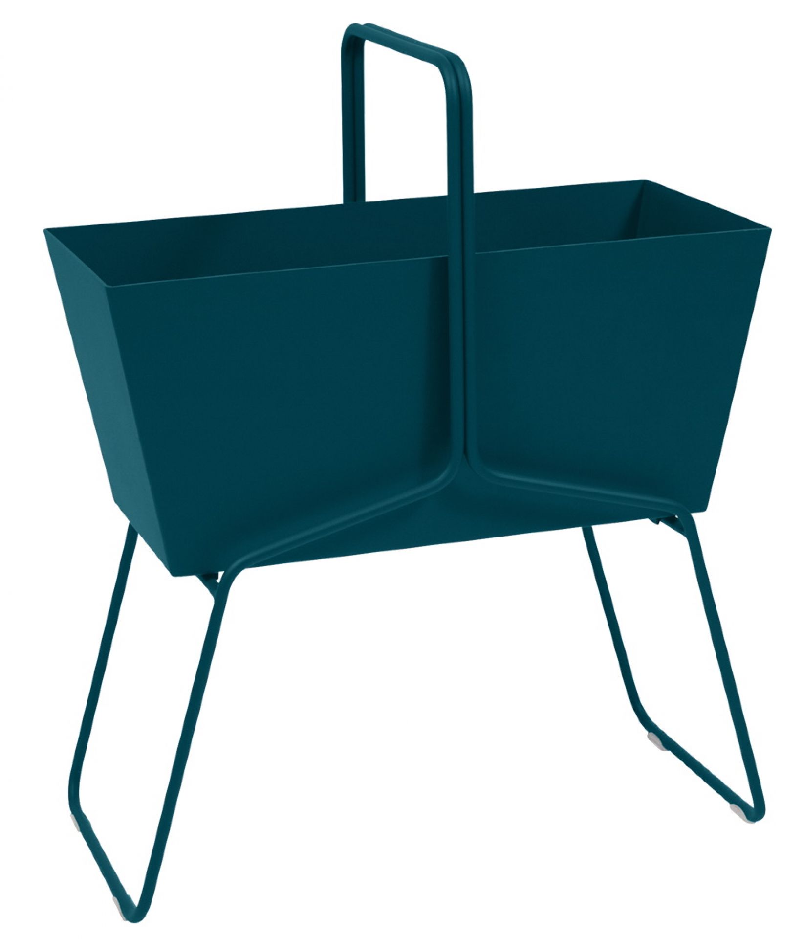 Blauer Basket Blumenkasten von Fermob, hochstehend mit Tragegriff und filigranem Metallgestell.