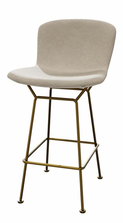 Bertoia Barhocker von Knoll International mit beigem Sitzpolster und goldenem Metallgestell.
