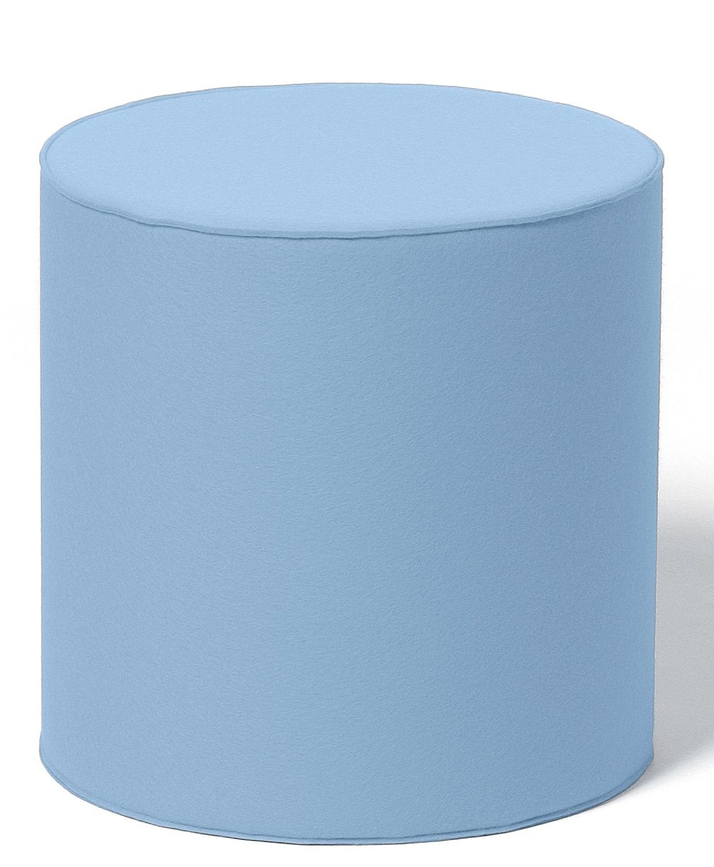 Blauer, runder Sitzhocker aus Stoff, ideal als Fußhocker oder Beistelltisch für moderne Wohnräume.