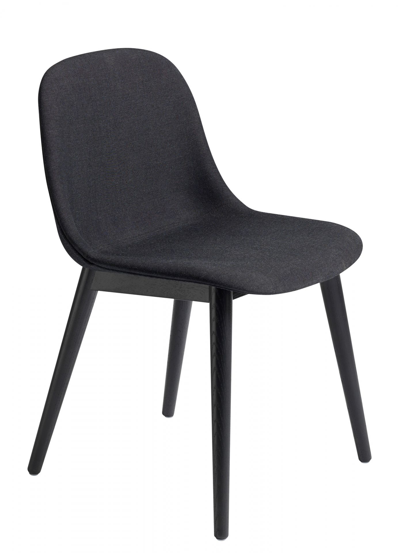 Muuto Fiber Side Chair mit Holzgestell, Stoffbezug in Anthrazit, skandinavisches Design für Esszimmer und Büro.