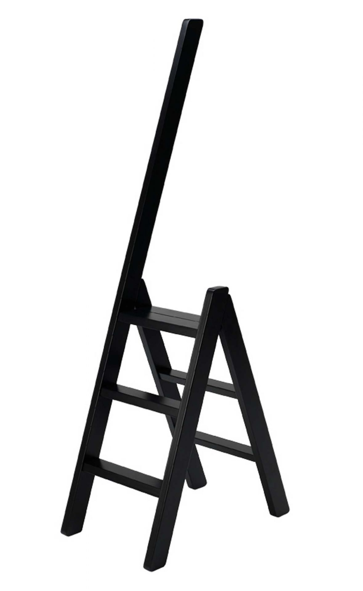 Schwarze Hindevadgaard Trittleiter aus Holz mit drei Stufen, ideal für den Haushalt.