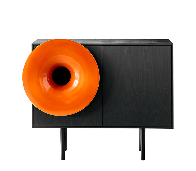Caruso Anrichte von Miniforms in Schwarz mit orangefarbenem Lautsprecher, modernes Sideboard für Wohnzimmer und Esszimmer.