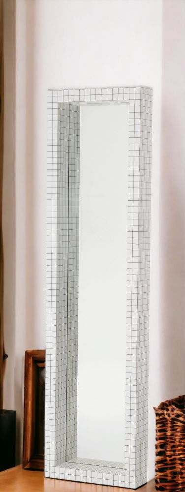 Rechteckiger Quaderna Spiegel von Zanotta mit weißem Rahmen und schwarzem Rastermuster.