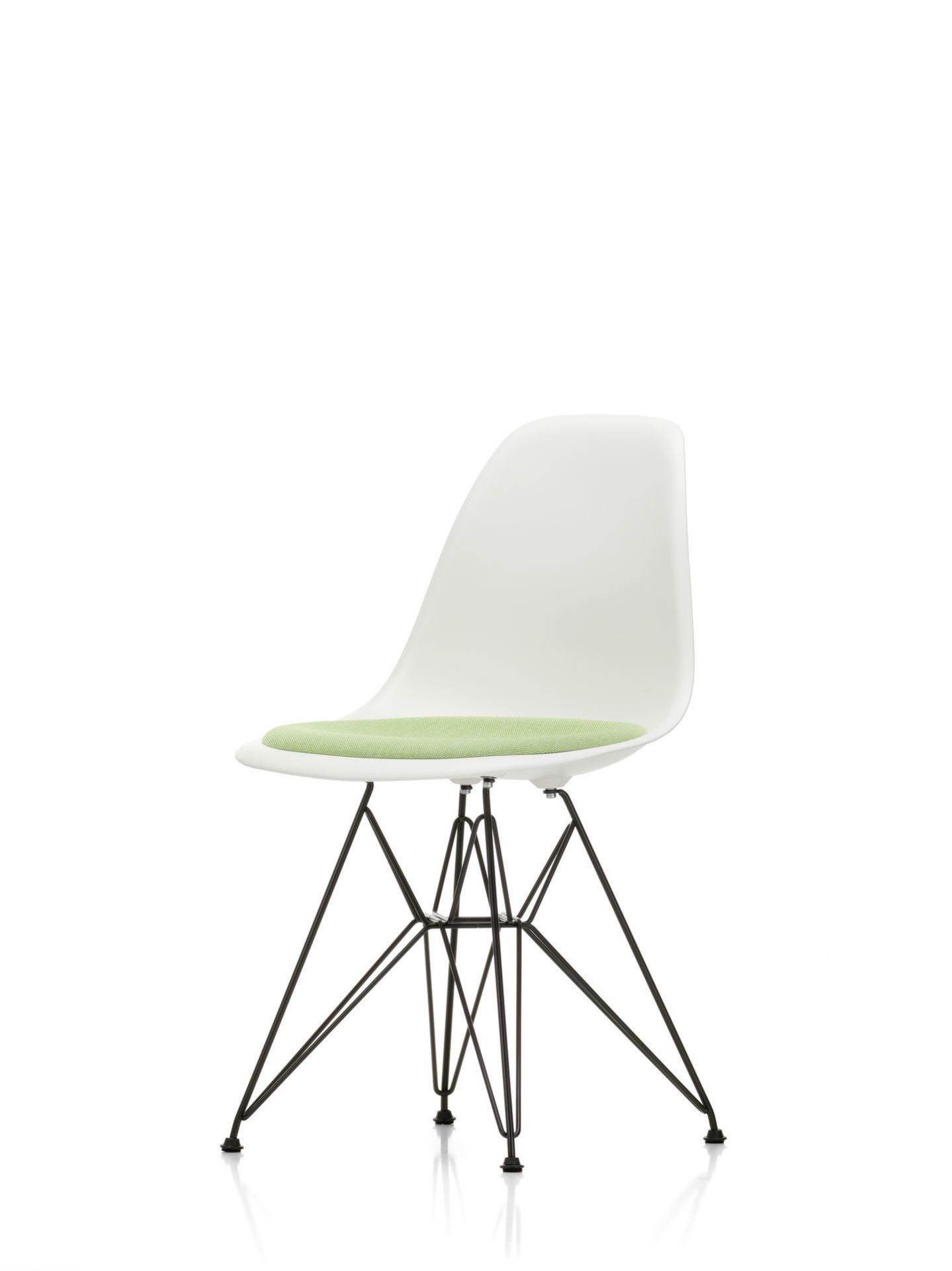 Eames Plastic Side Chair DSR in Kiesel mit Sitzpolster Hopsack warmgrey/elfenbein und Chromgestell.