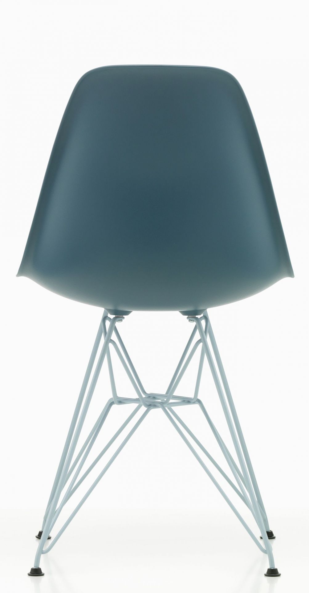 Rückansicht des Eames Plastic Side Chair DSR Stuhl in Monoton von Vitra mit verchromtem Drahtgestell.