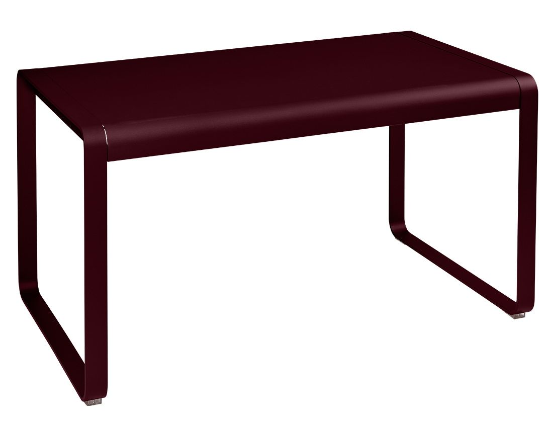 Burgunderroter Bellevie Outdoor Tisch von Fermob, moderner Gartentisch aus Metall für Terrasse und Balkon.