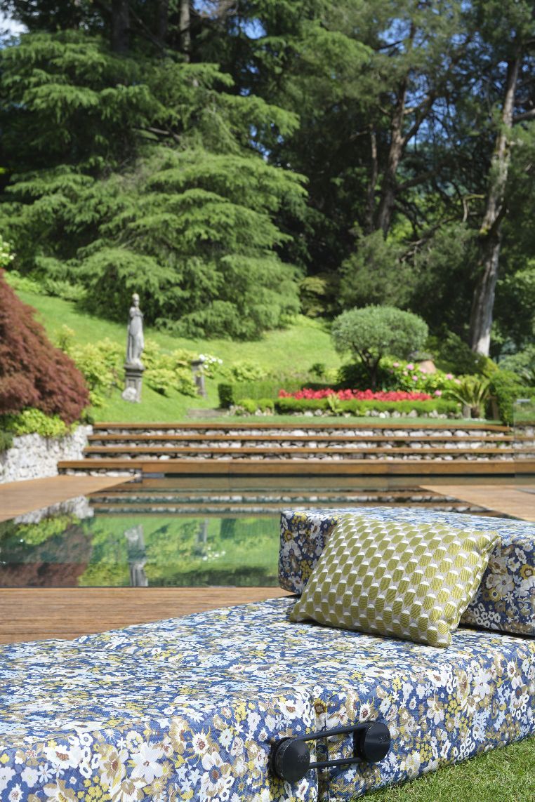 Trix Outdoor Chaise Longue / Lounger / Sofa Artemis Kartell