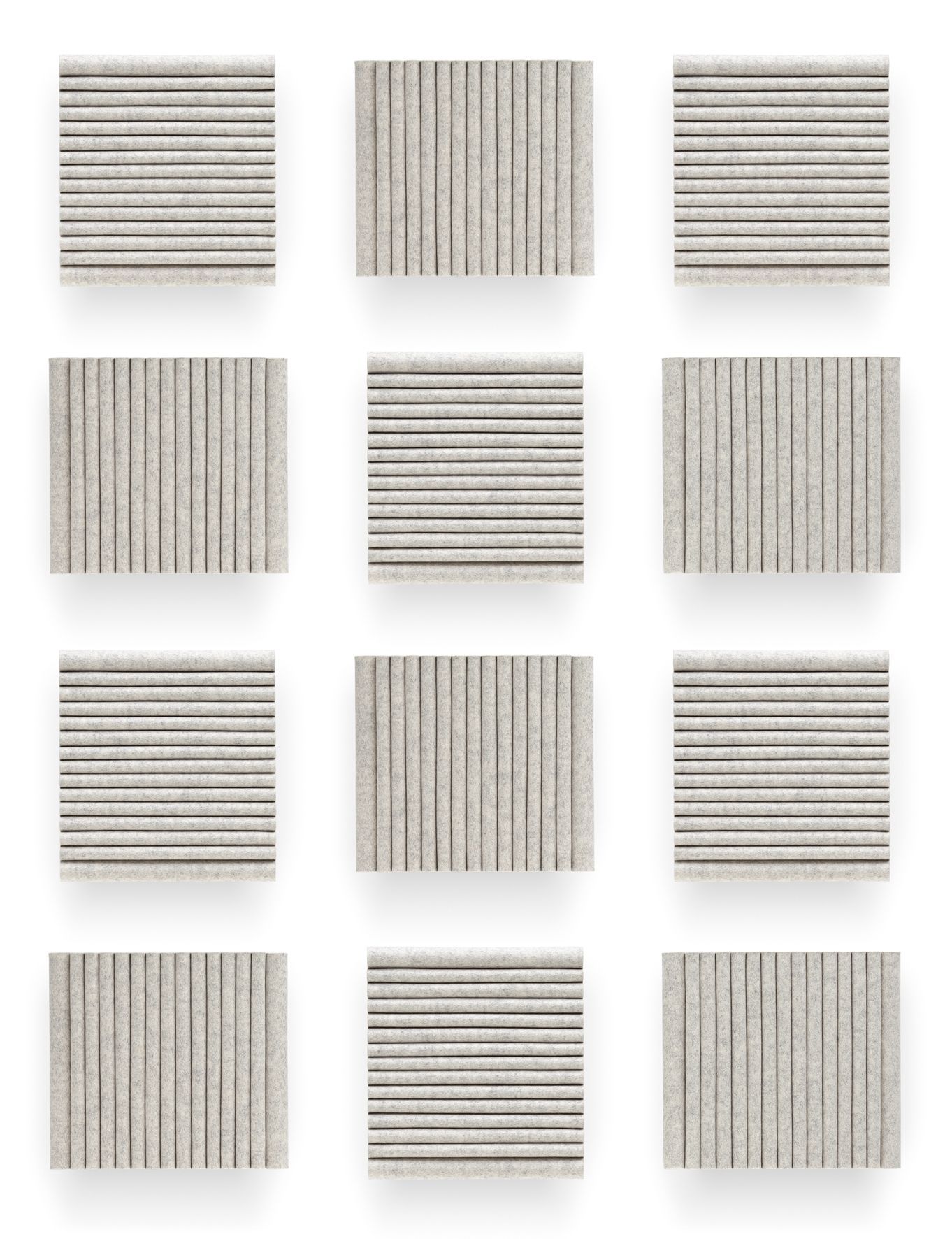 Produktfoto von zwölf grauen Hey-Sign Wandmodulen "Welle Quadratisch" mit vertikalem Motiv zur Schallabsorption und Wandgestaltung.