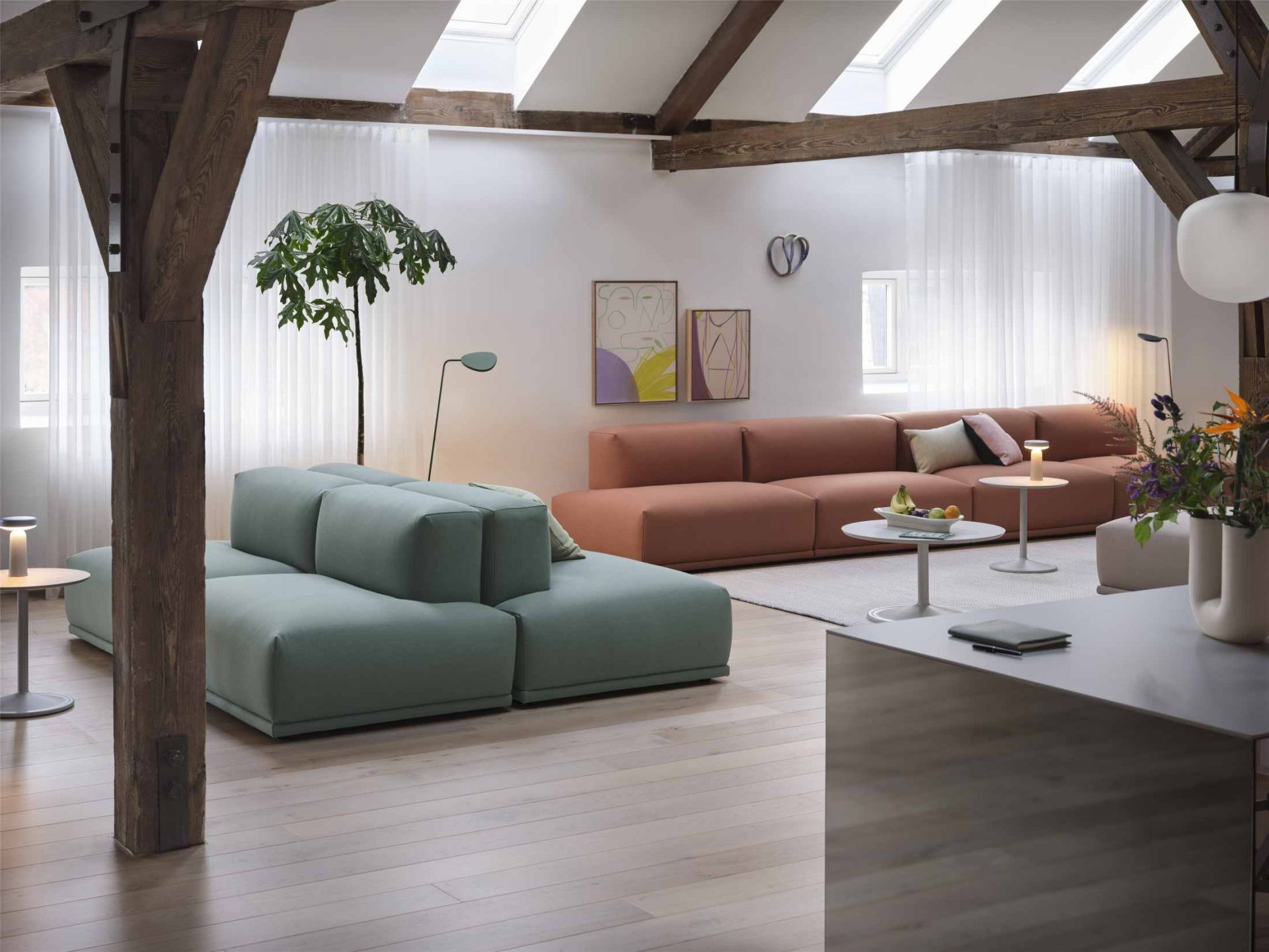 Kink-vaas H 26,3 cm Muuto Dieprood