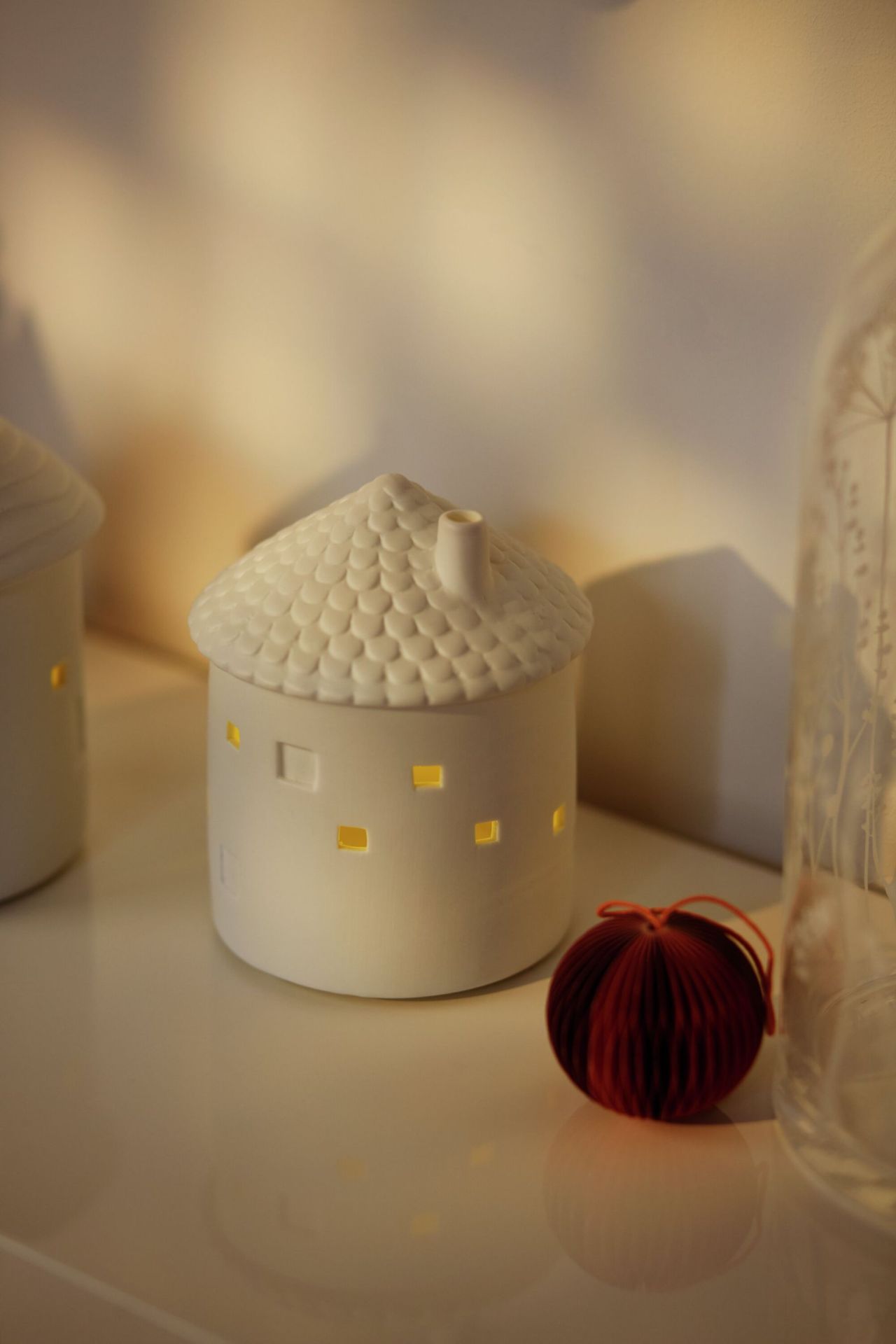LED-lichthuis met bolvormige wielen