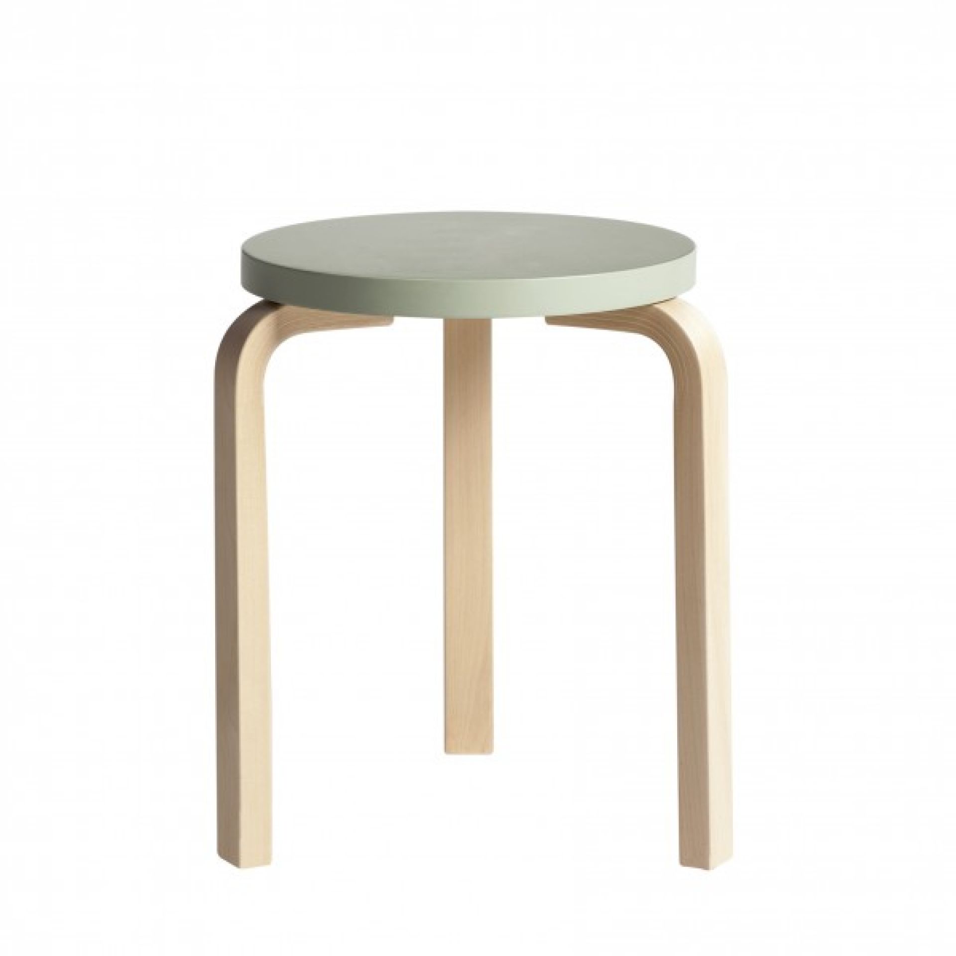 Artek Hocker 60 mit mintgrüner Sitzfläche und drei Beinen aus hellem Holz, freigestellt.