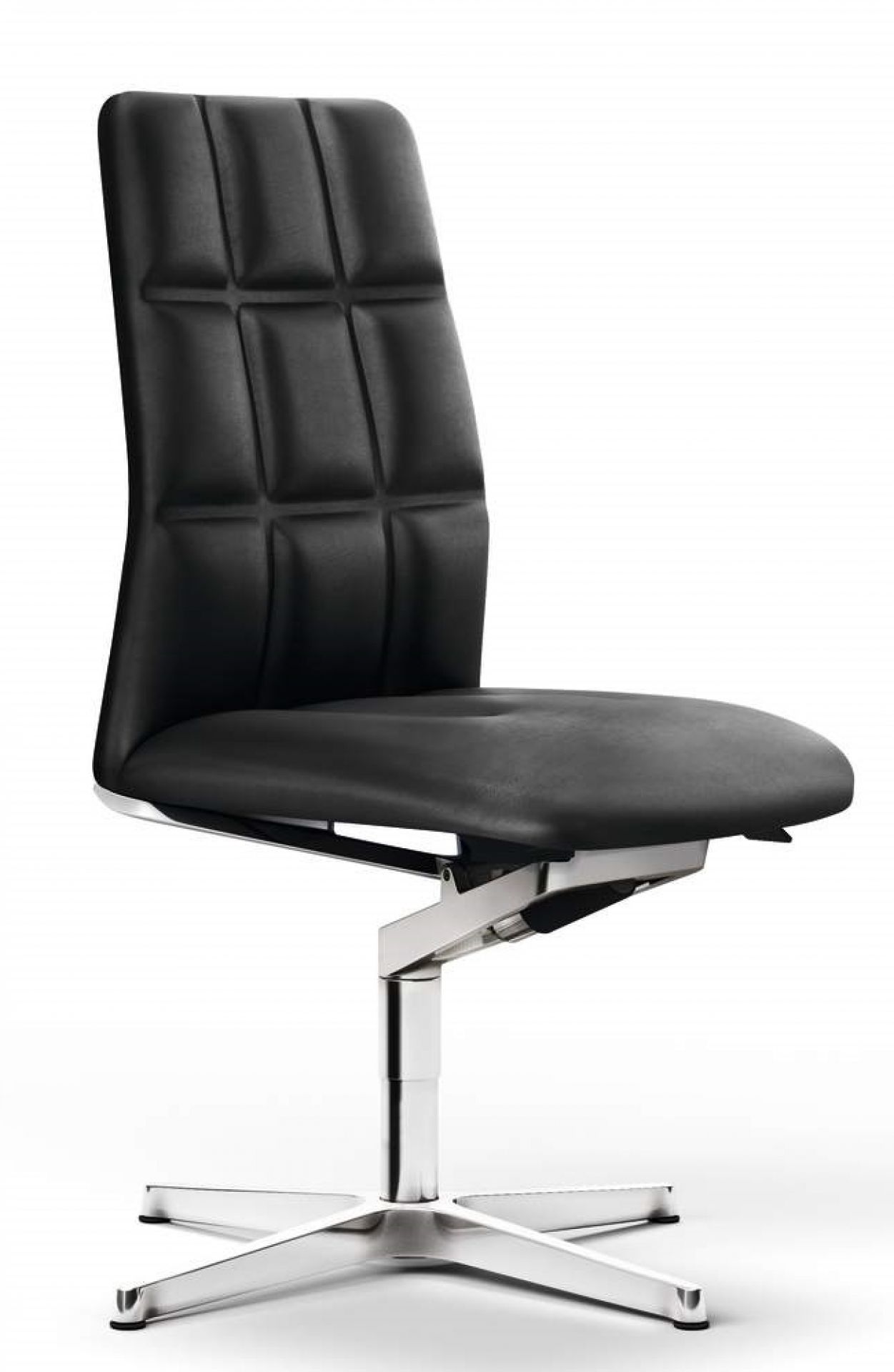 Leadchair Management Bürostuhl von Walter Knoll mit schwarzem Lederbezug und Chromfußkreuz.