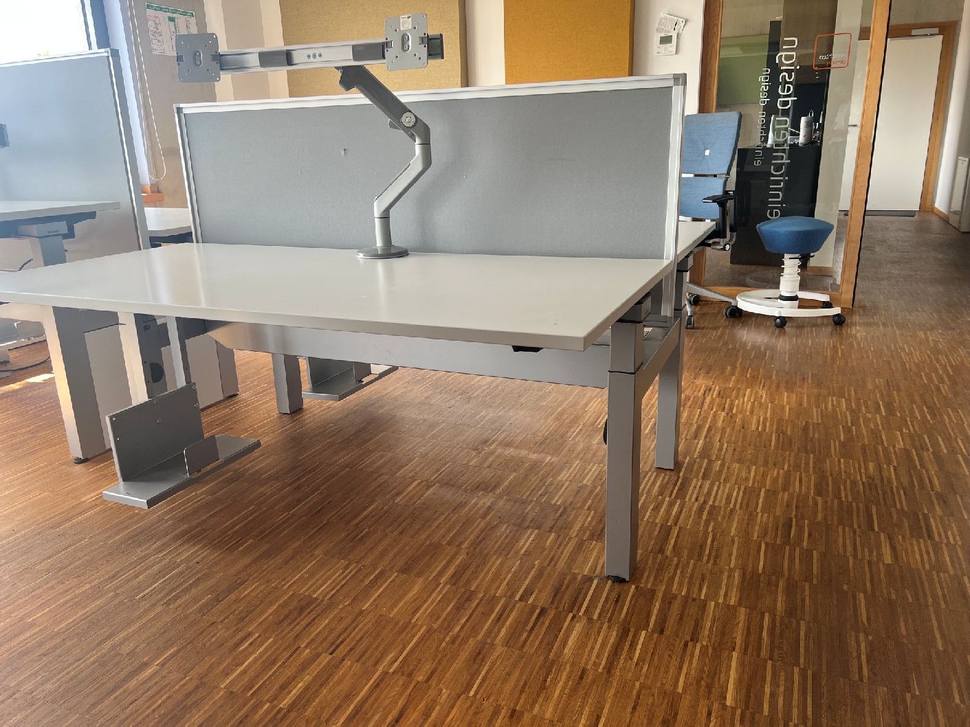 Steelcase dubbel werkstation, tentoonstellings-/tweedehands meubilair 