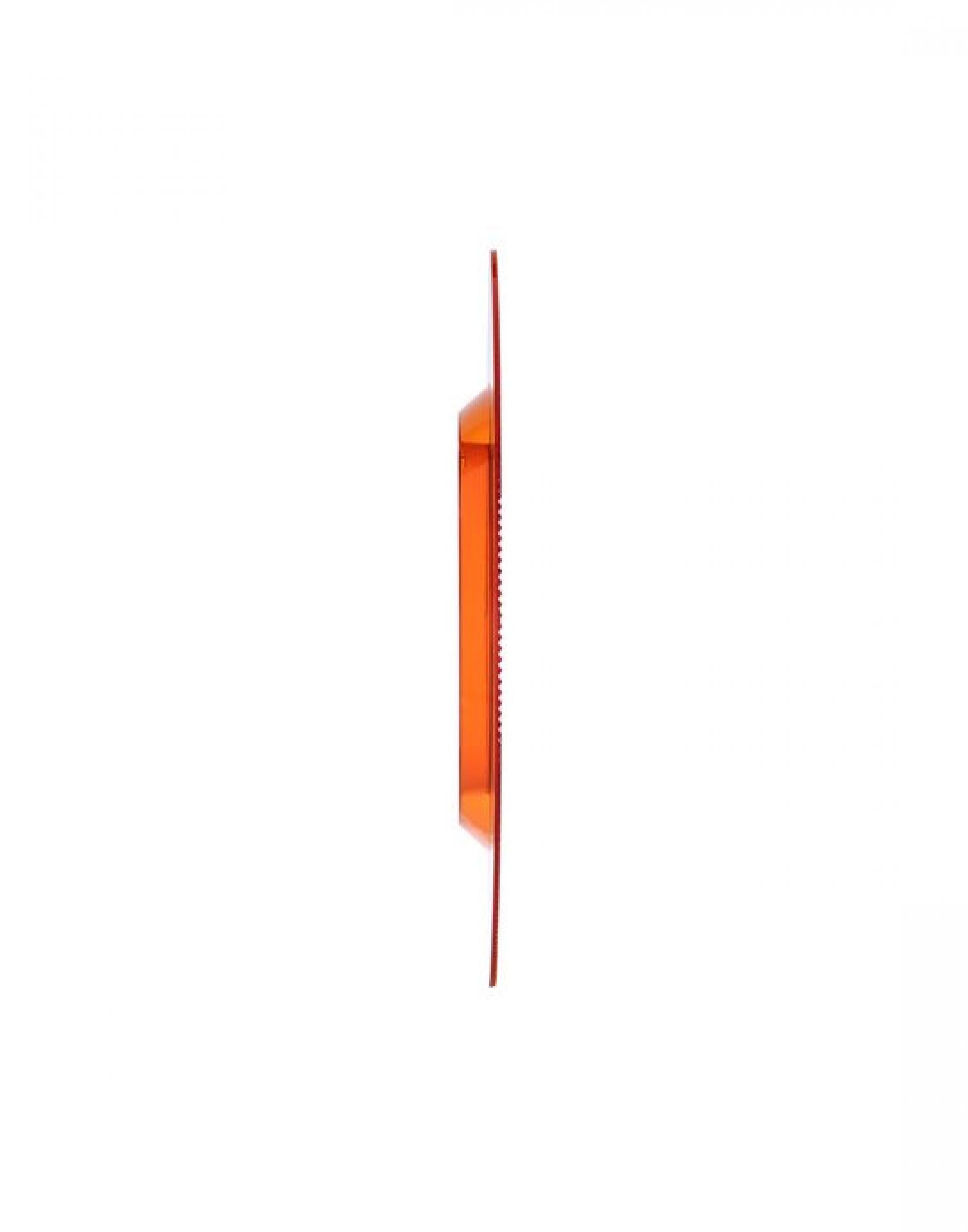Seitenansicht eines orangefarbenen All Saints Spiegel von Kartell, moderner Wandspiegel für Wohnzimmer und Flur.