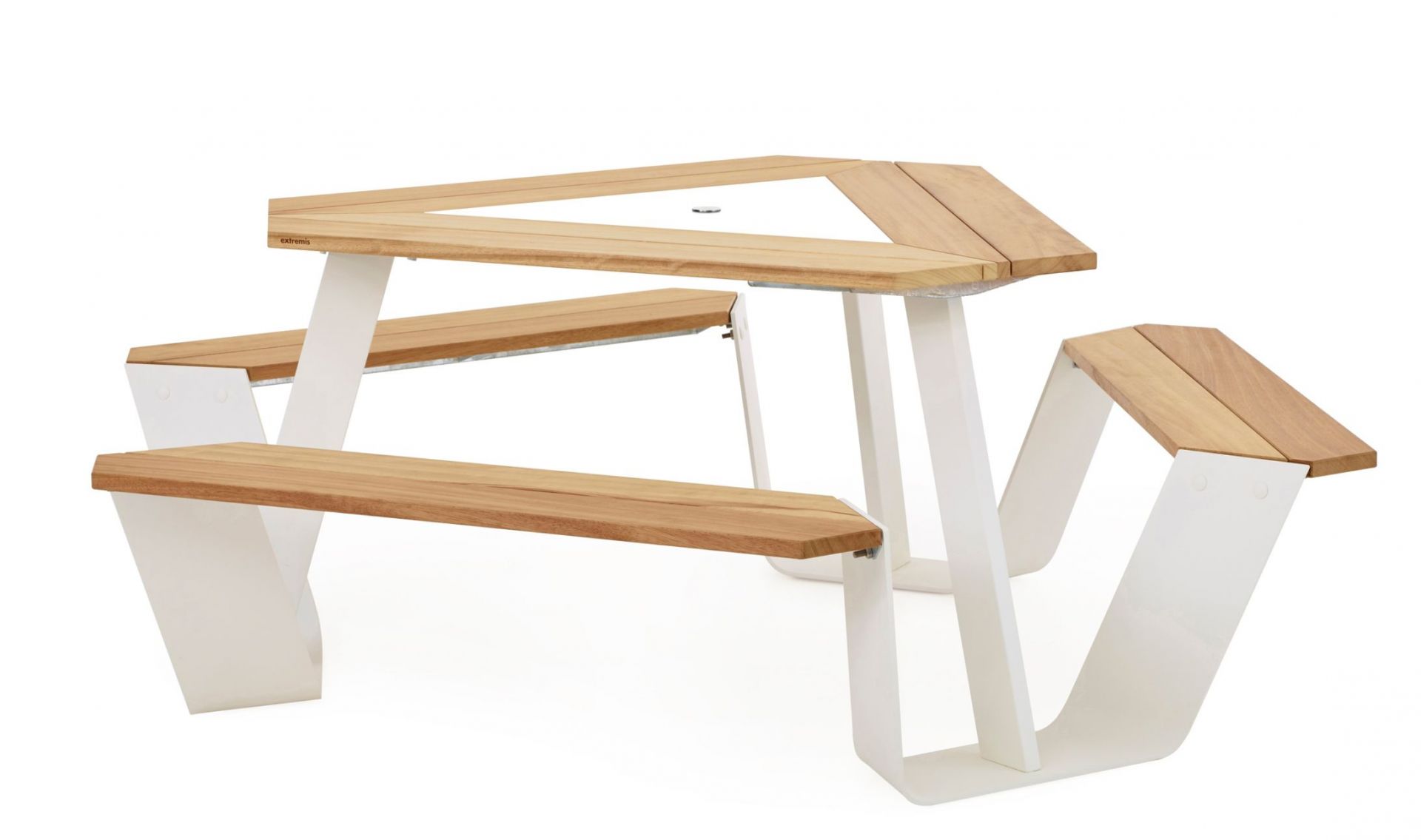 Anker Picknicktisch von Extremis für den Außenbereich, modernes Design mit Holztischplatte und weißen Metallbeinen.