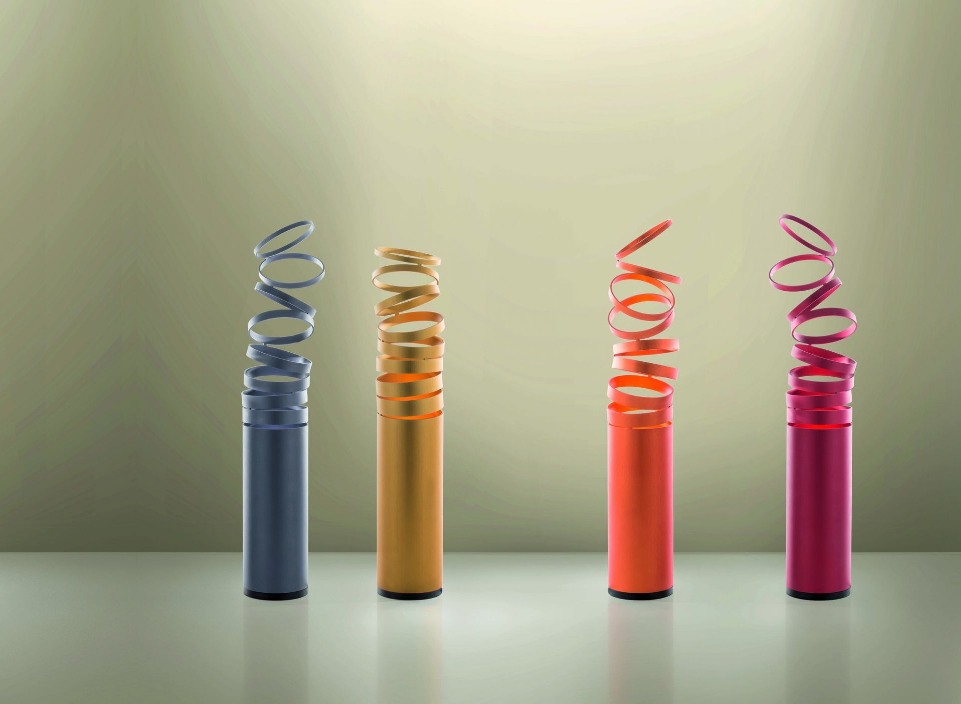 Artemide Decompose' Tischleuchte in Blau, Gold, Orange und Pink, modernes Design, Lichtobjekt.