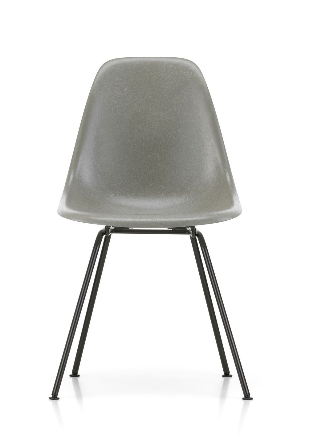 Eames Plastic Side Chair DSX Stuhl von Vitra, graue Sitzschale und schwarzes Metallgestell.