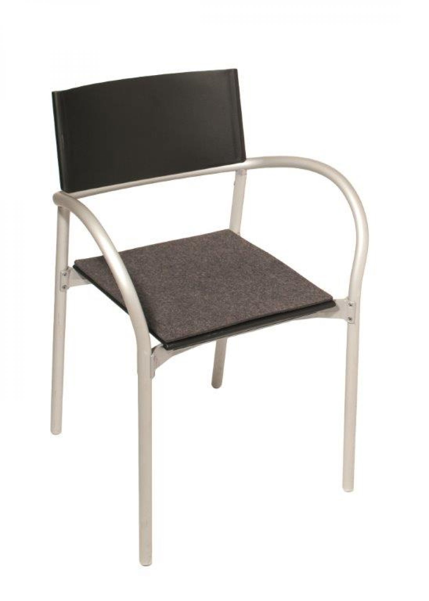Sitzauflage aus Filz für Breeze Stuhl, graue Filzauflage auf einem Stuhl mit Armlehnen.